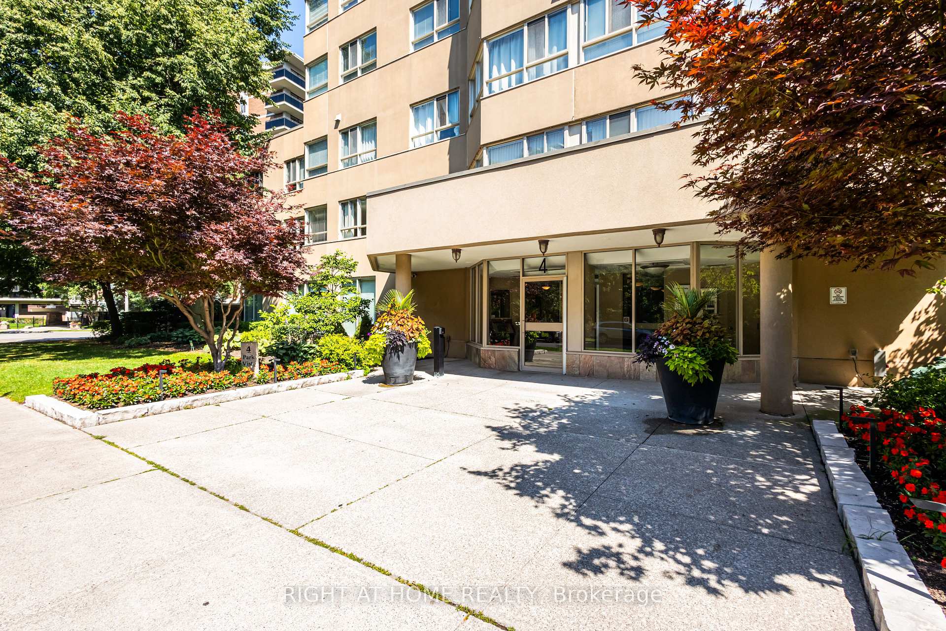 Photo 3 of Unit 912, 4 Park Vista Drive, Toronto, O'Connor-Parkview — HOMEH
