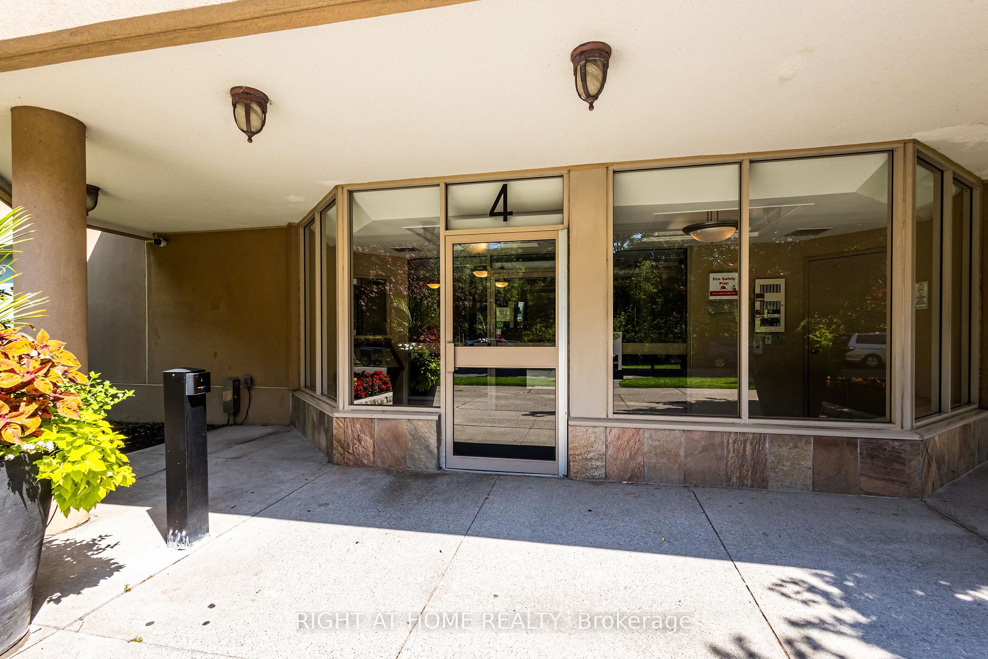 Photo 4 of Unit 912, 4 Park Vista Drive, Toronto, O'Connor-Parkview — HOMEH