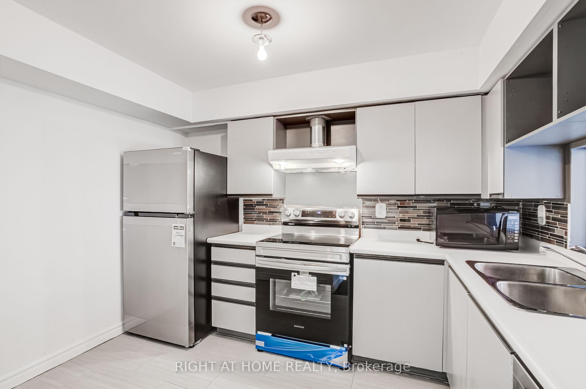 Photo 15 of Unit 912, 4 Park Vista Drive, Toronto, O'Connor-Parkview — HOMEH