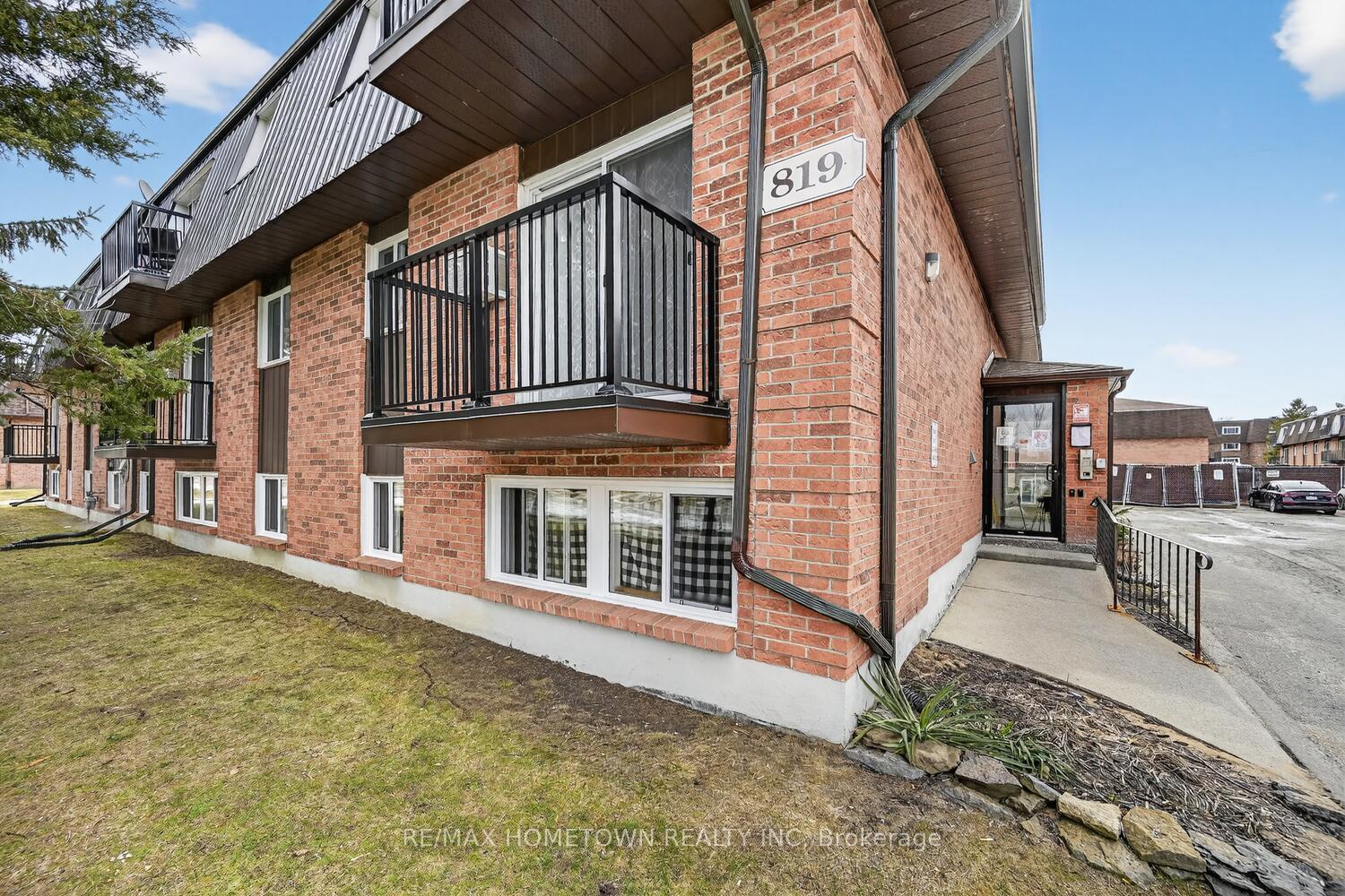 Photo 2 of Unit 8, 819 Macodrum Drive, Brockville, Brockville — HOMEH