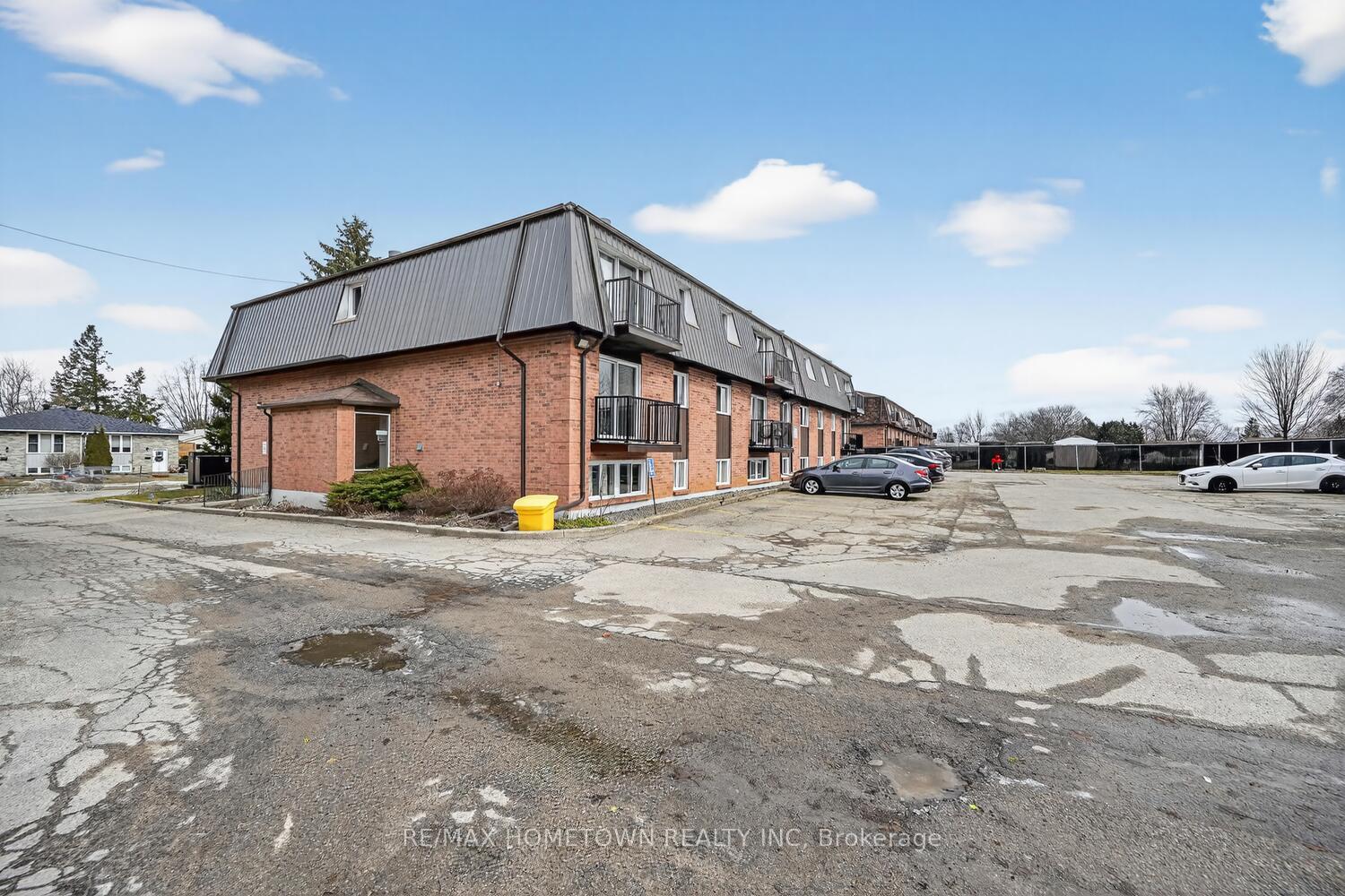 Photo 4 of Unit 8, 819 Macodrum Drive, Brockville, Brockville — HOMEH