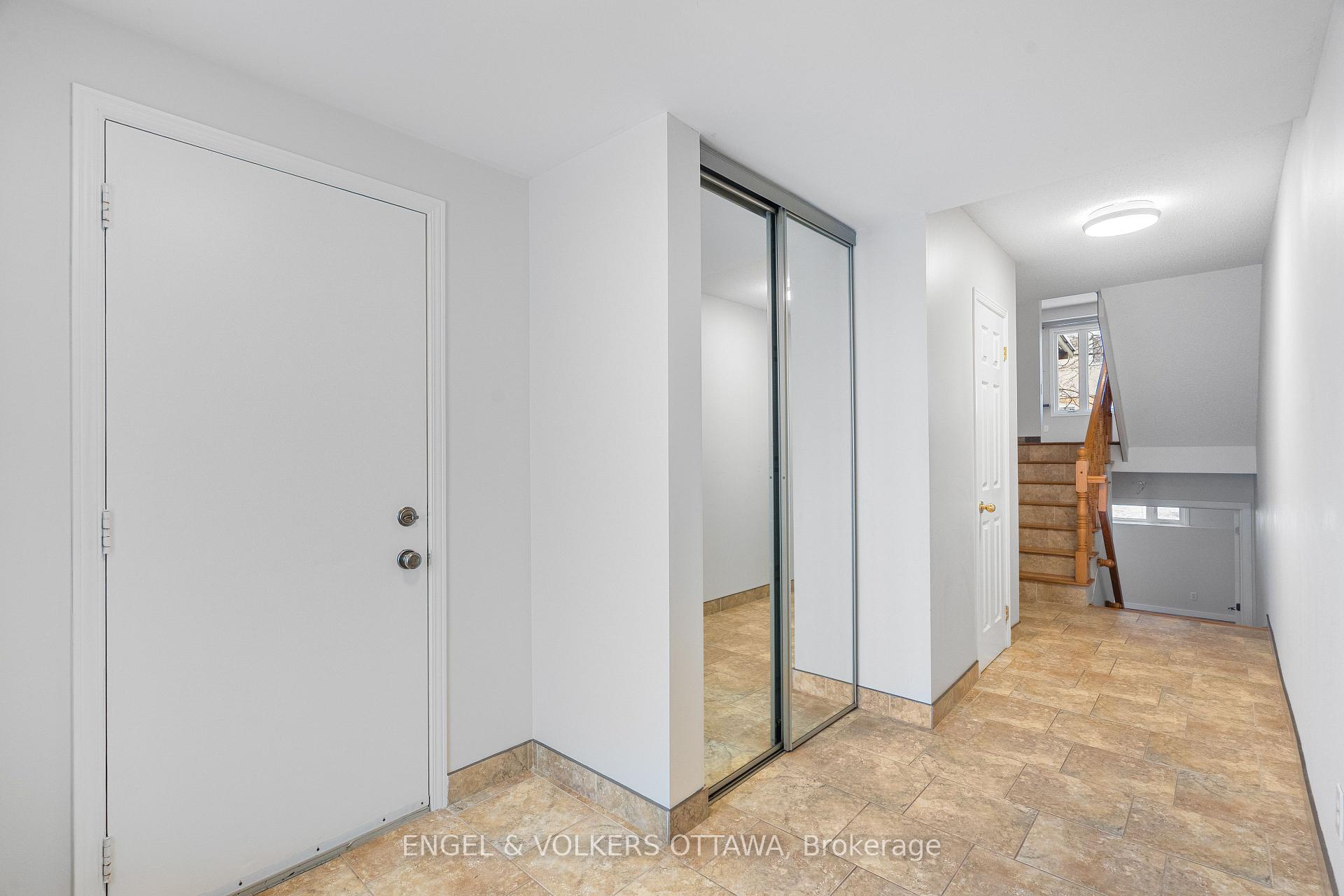 Photo 2 of 1321 Morley Boulevard, Ottawa, Courtland Park — HOMEH