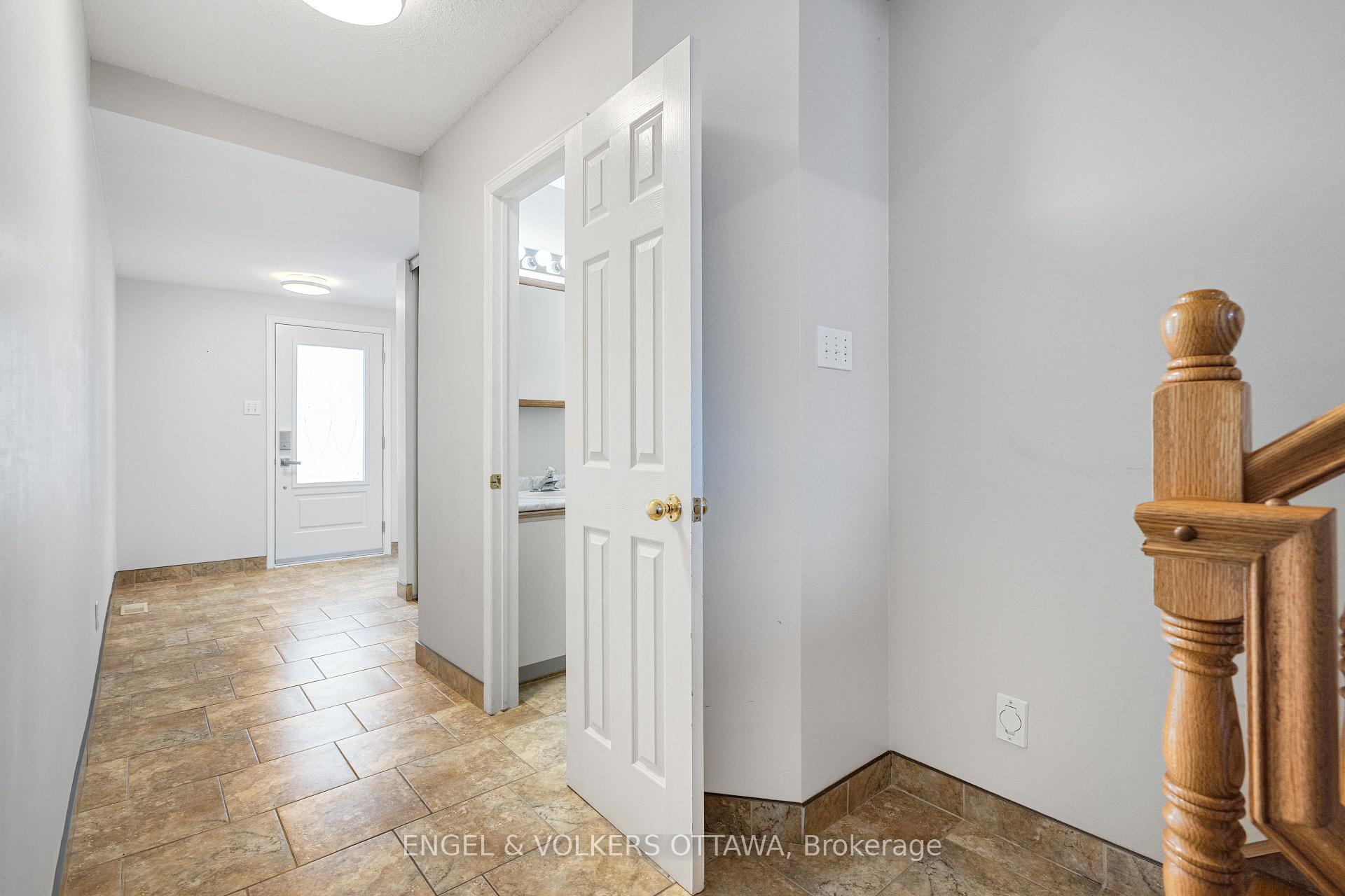 Photo 3 of 1321 Morley Boulevard, Ottawa, Courtland Park — HOMEH