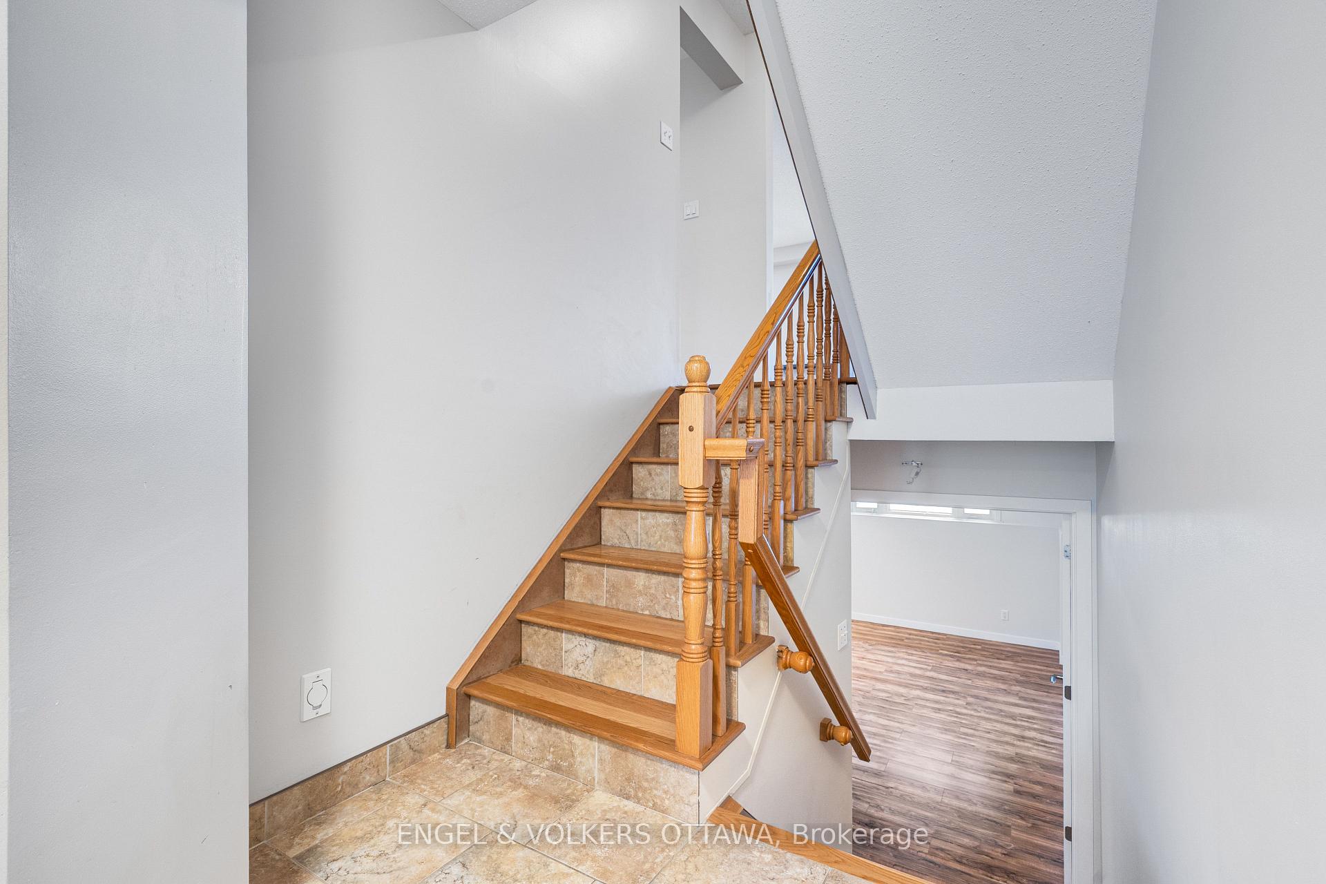 Photo 4 of 1321 Morley Boulevard, Ottawa, Courtland Park — HOMEH