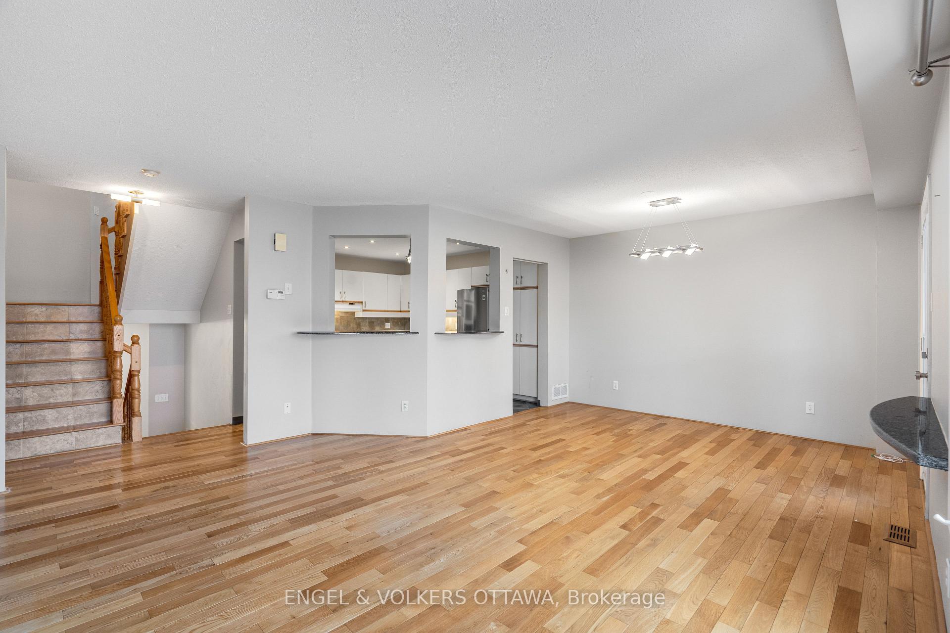 Photo 5 of 1321 Morley Boulevard, Ottawa, Courtland Park — HOMEH