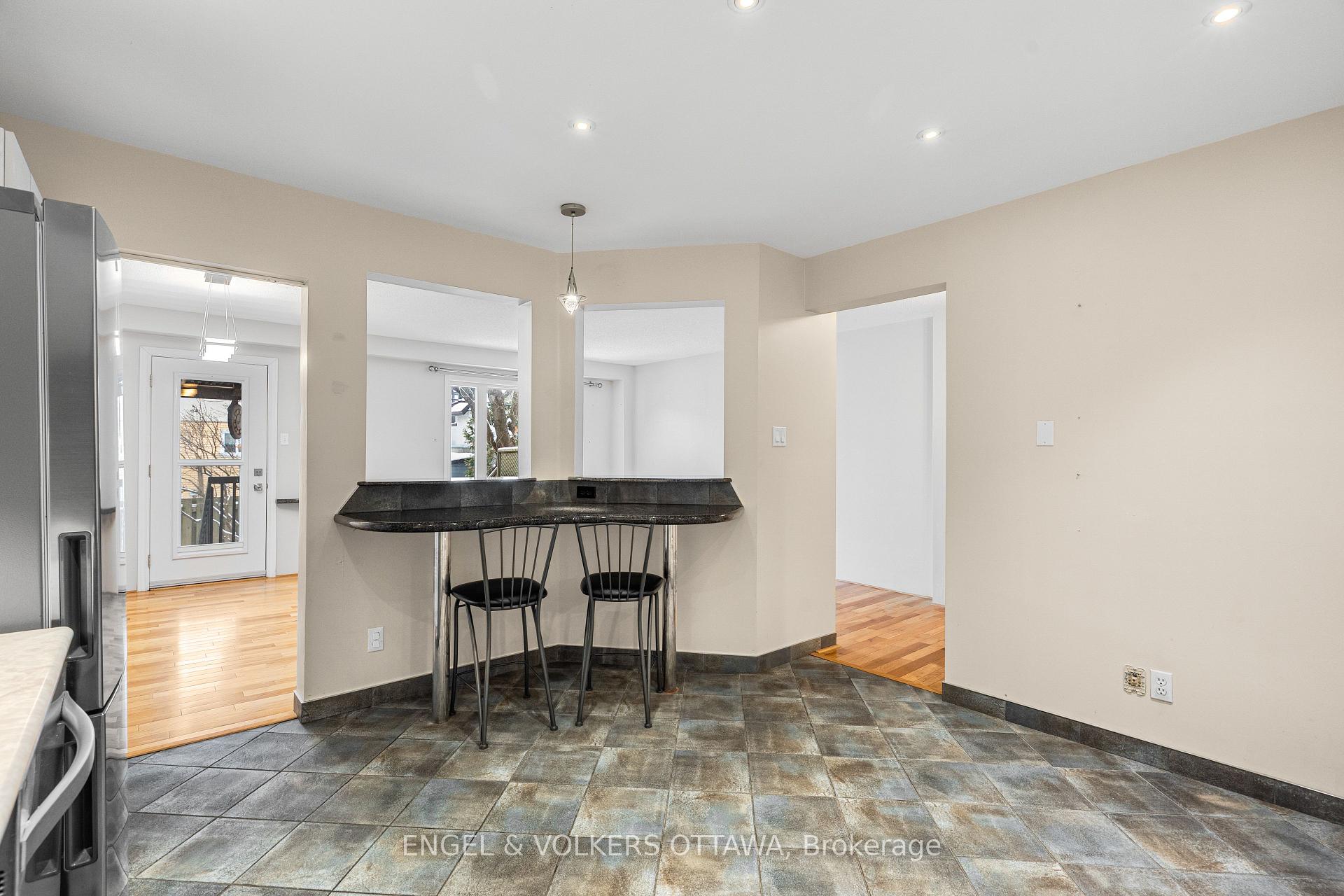 Photo 6 of 1321 Morley Boulevard, Ottawa, Courtland Park — HOMEH