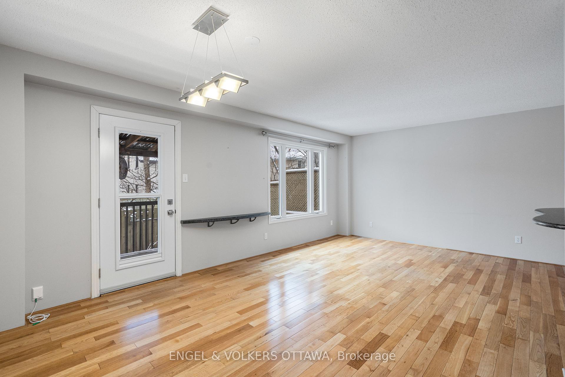 Photo 7 of 1321 Morley Boulevard, Ottawa, Courtland Park — HOMEH