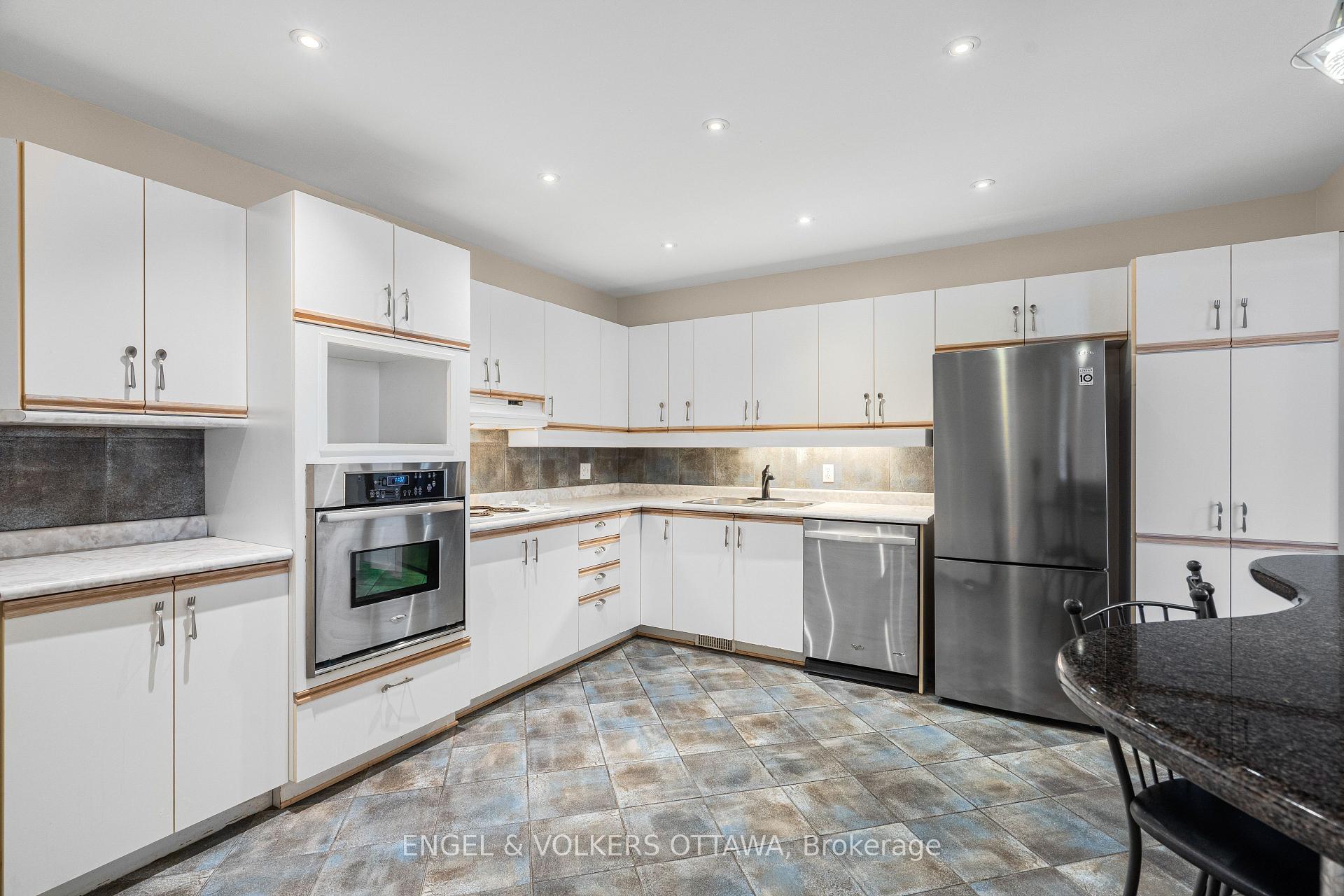 Photo 8 of 1321 Morley Boulevard, Ottawa, Courtland Park — HOMEH
