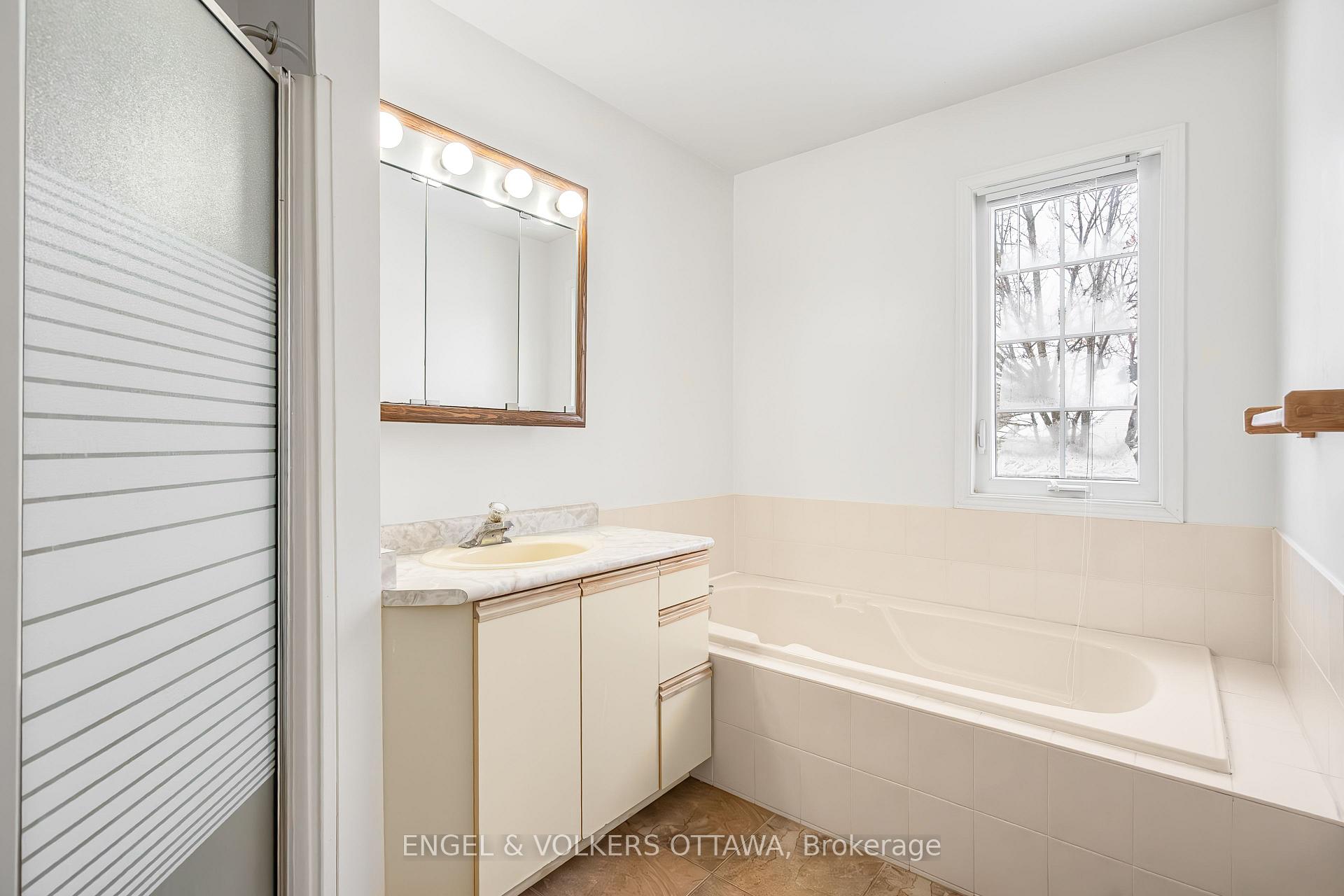 Photo 13 of 1321 Morley Boulevard, Ottawa, Courtland Park — HOMEH