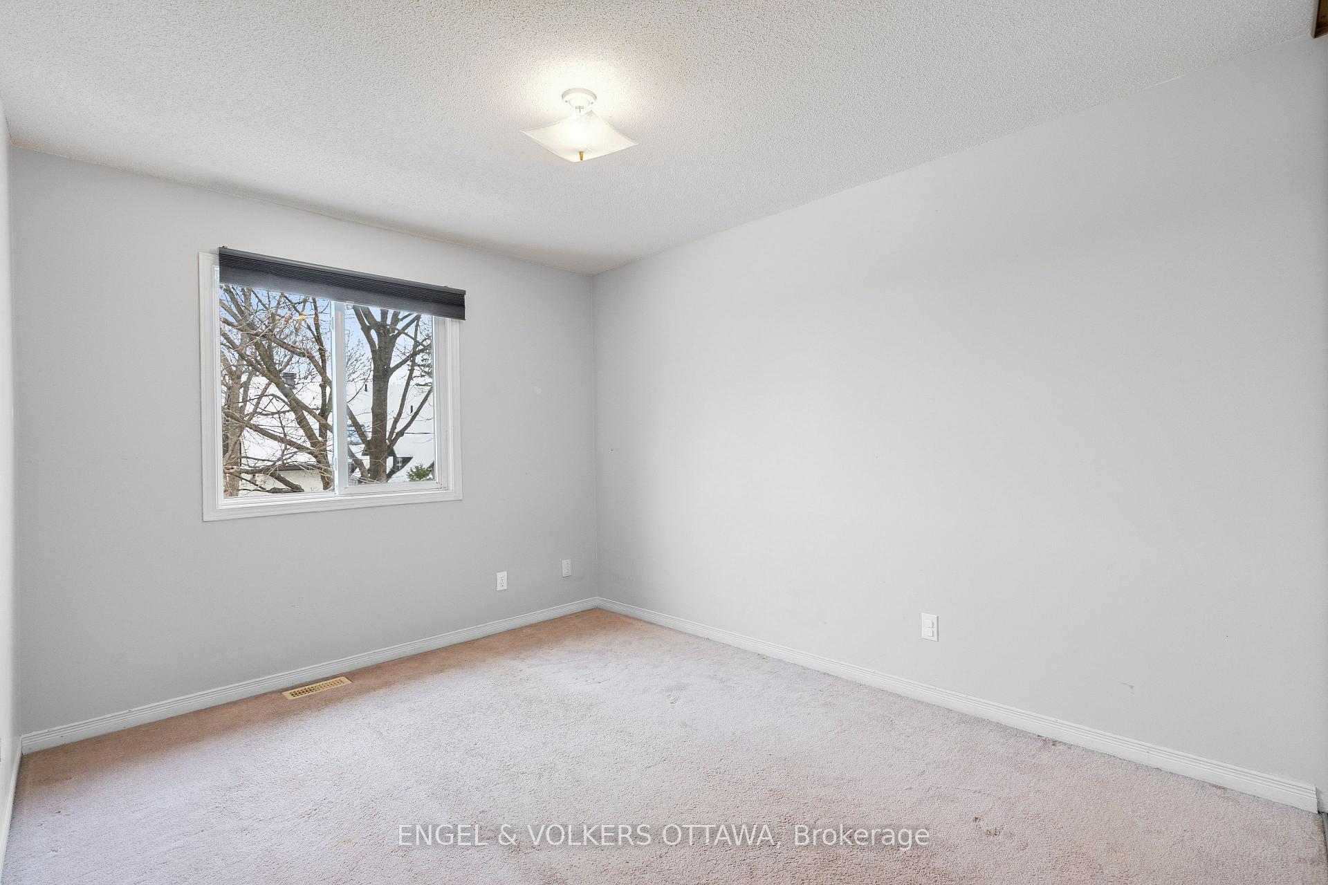 Photo 16 of 1321 Morley Boulevard, Ottawa, Courtland Park — HOMEH