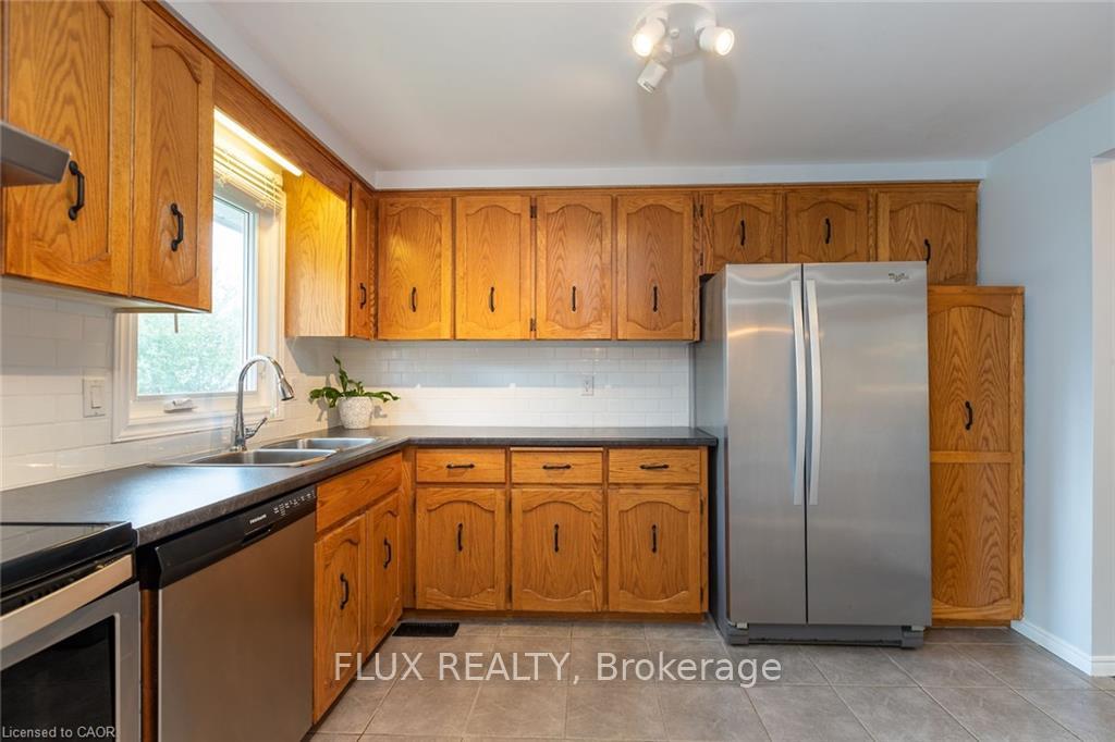 Photo 8 of Unit 1, 63 Imperial Road N, Guelph, Willow West/Sugarbush/West Acres — HOMEH