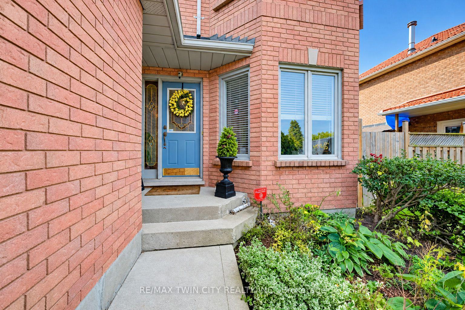 Photo 3 of 11 Peregrine Crescent, Cambridge, Clemens Mills/Saginaw — HOMEH