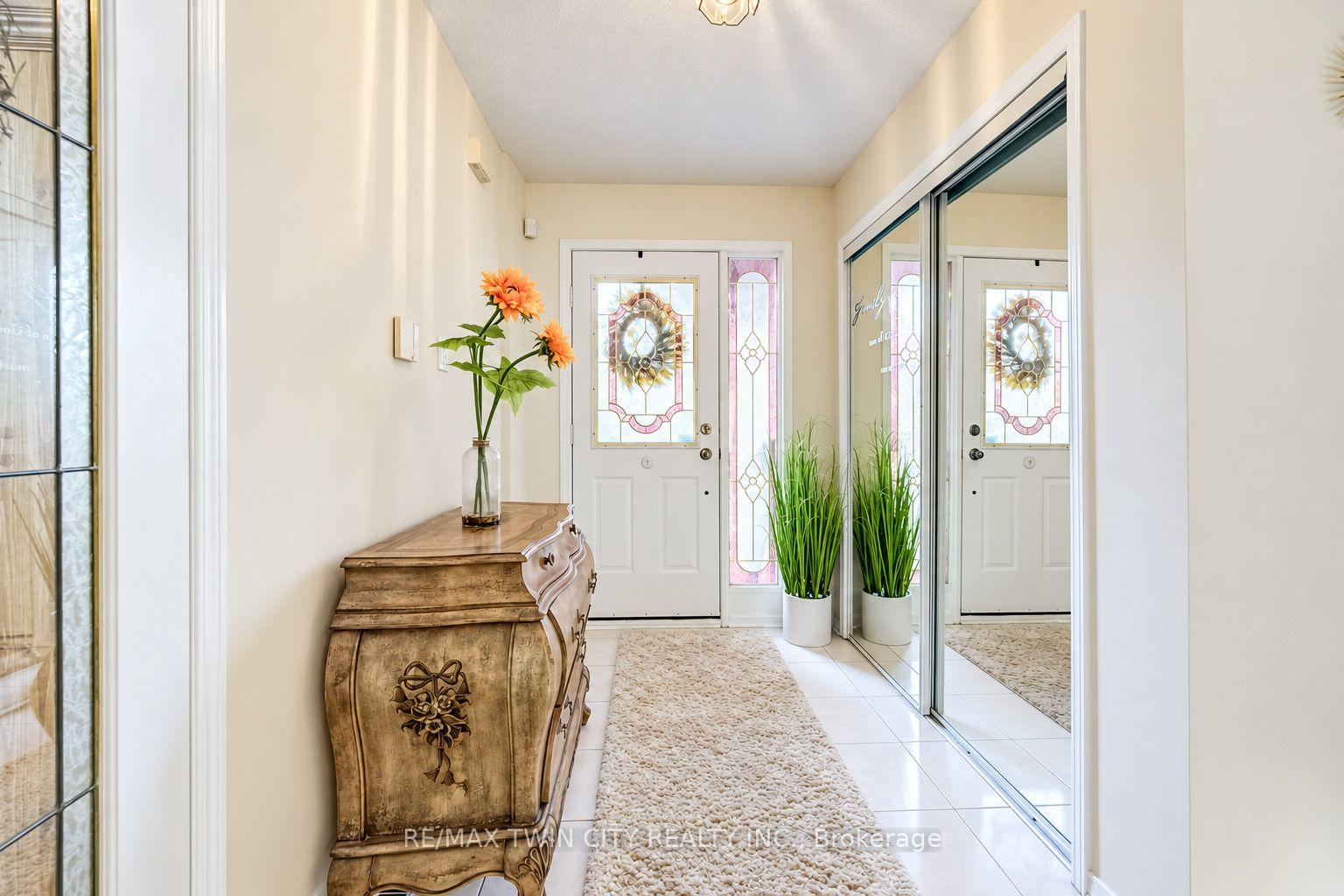 Photo 4 of 11 Peregrine Crescent, Cambridge, Clemens Mills/Saginaw — HOMEH
