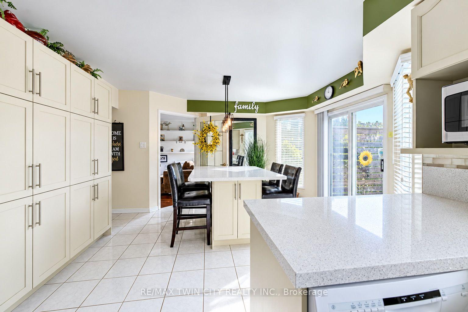 Photo 12 of 11 Peregrine Crescent, Cambridge, Clemens Mills/Saginaw — HOMEH