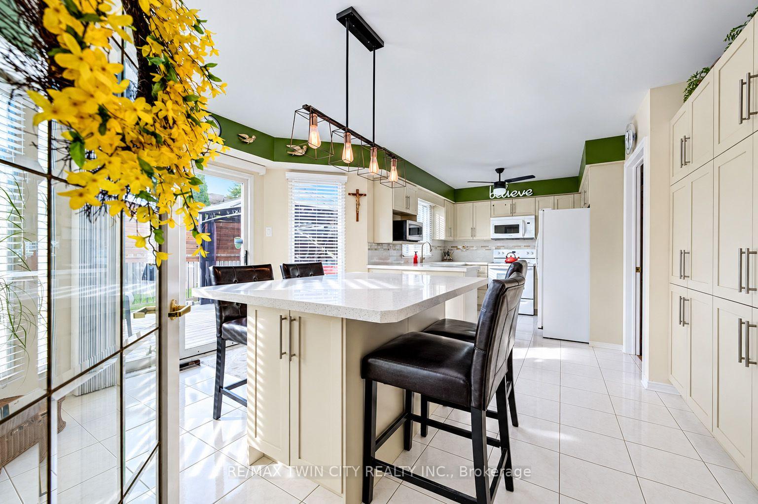 Photo 20 of 11 Peregrine Crescent, Cambridge, Clemens Mills/Saginaw — HOMEH