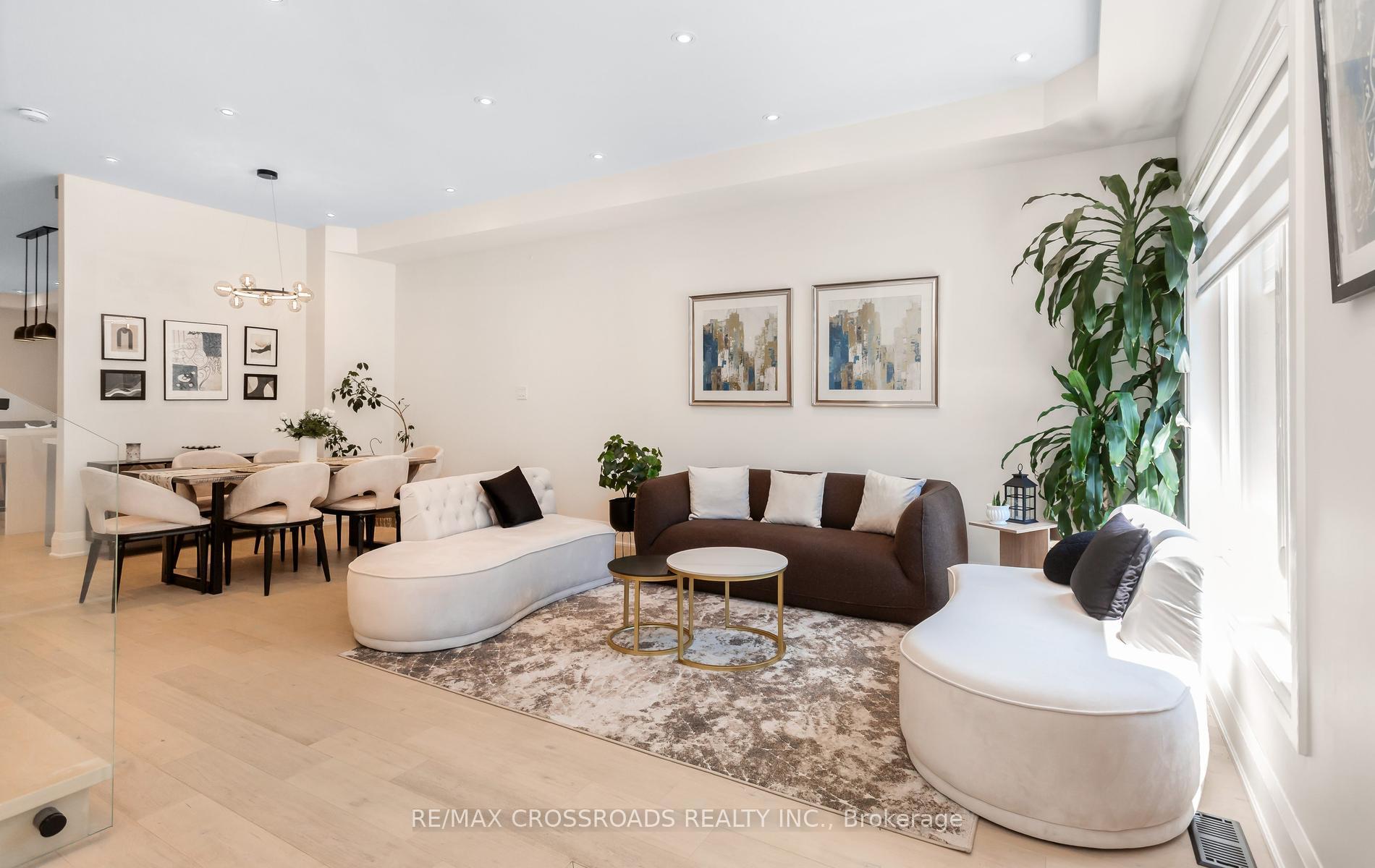Photo 4 of 10 Hamstead Avenue, Toronto, Woodbine-Lumsden — HOMEH
