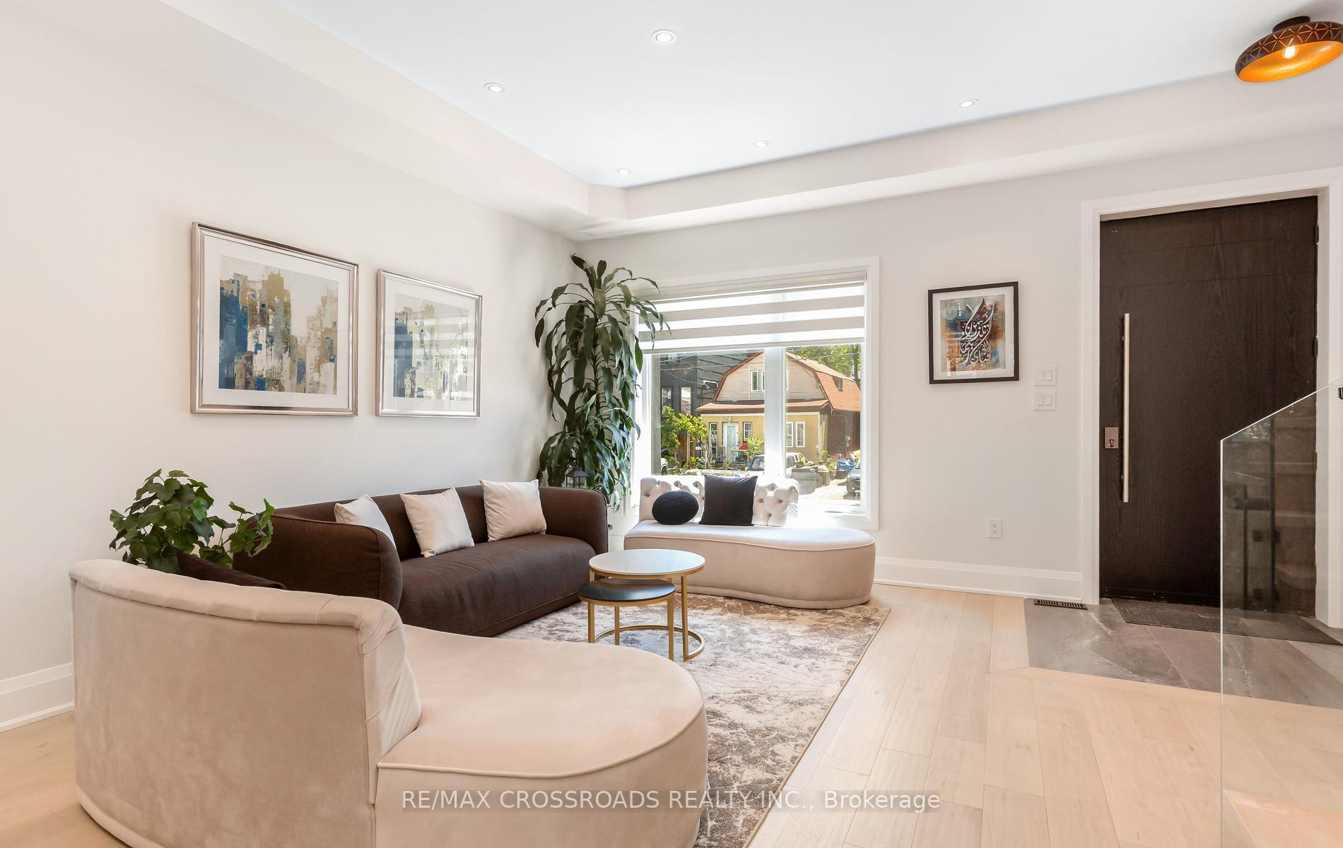 Photo 5 of 10 Hamstead Avenue, Toronto, Woodbine-Lumsden — HOMEH
