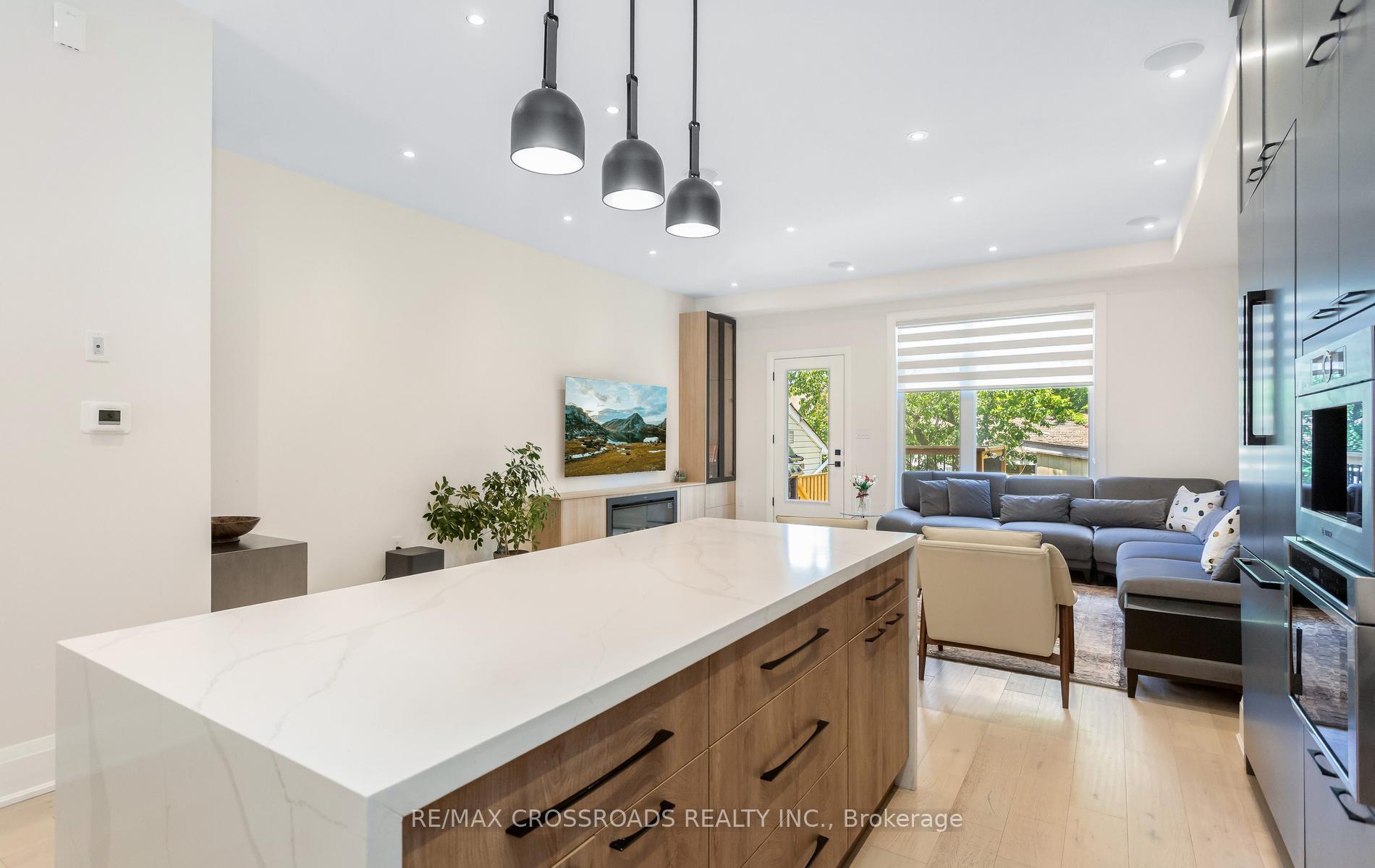 Photo 12 of 10 Hamstead Avenue, Toronto, Woodbine-Lumsden — HOMEH