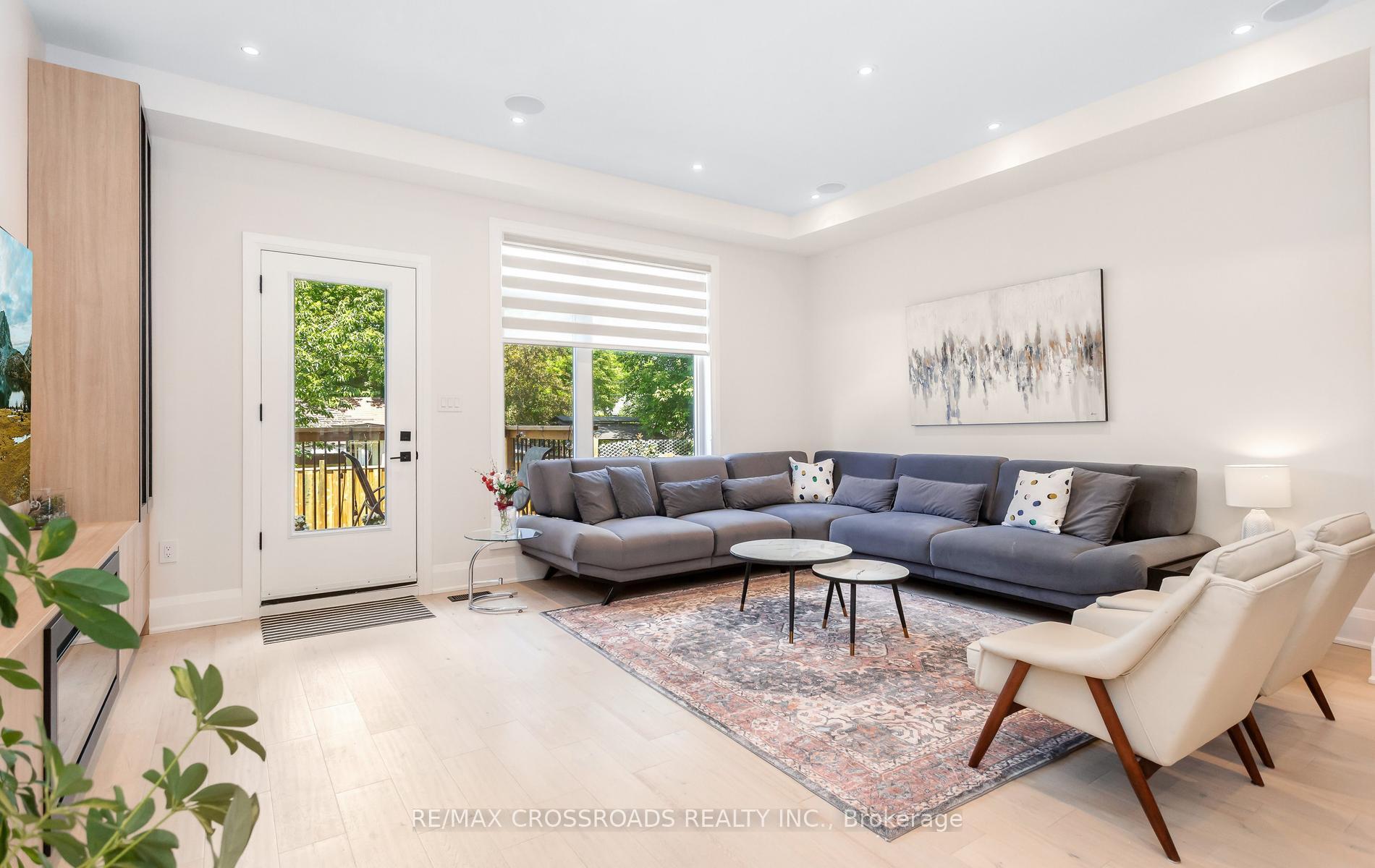 Photo 13 of 10 Hamstead Avenue, Toronto, Woodbine-Lumsden — HOMEH