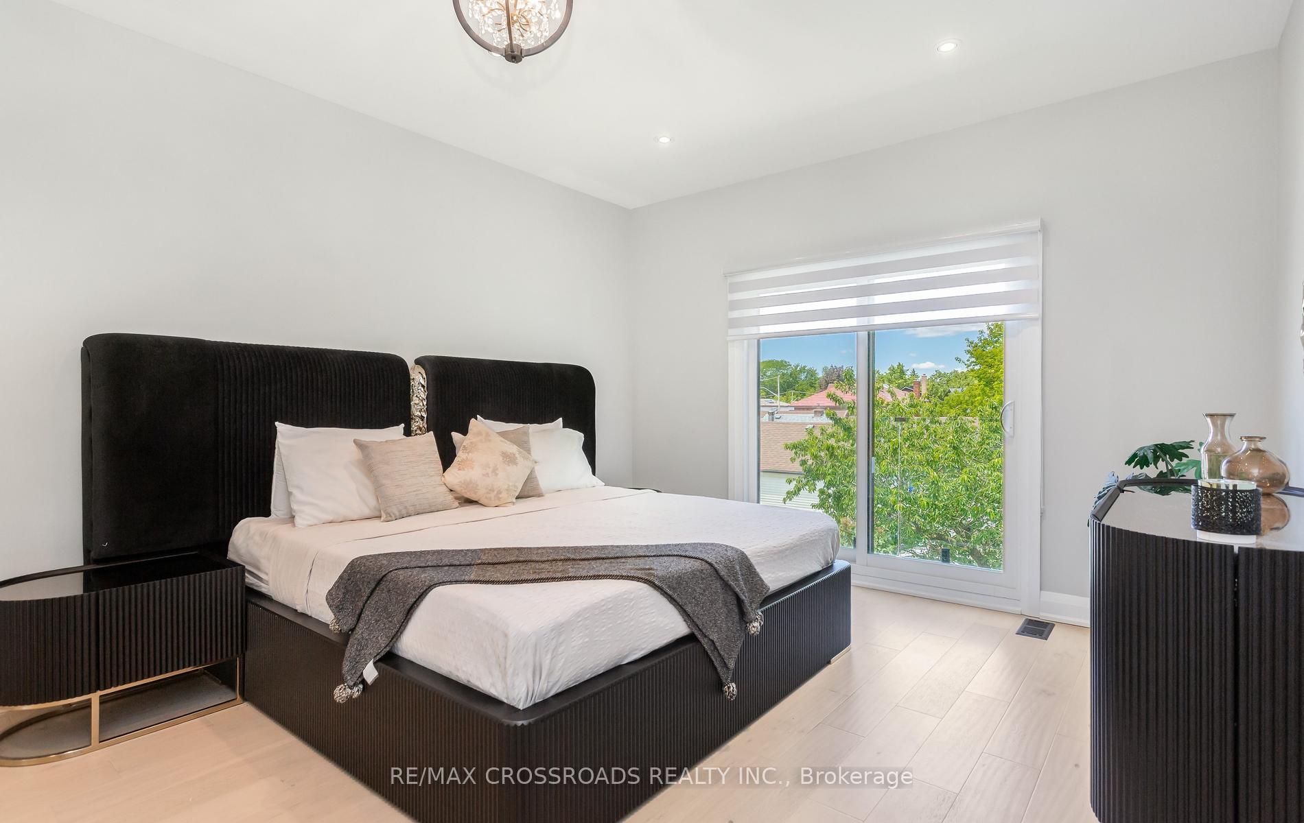 Photo 16 of 10 Hamstead Avenue, Toronto, Woodbine-Lumsden — HOMEH