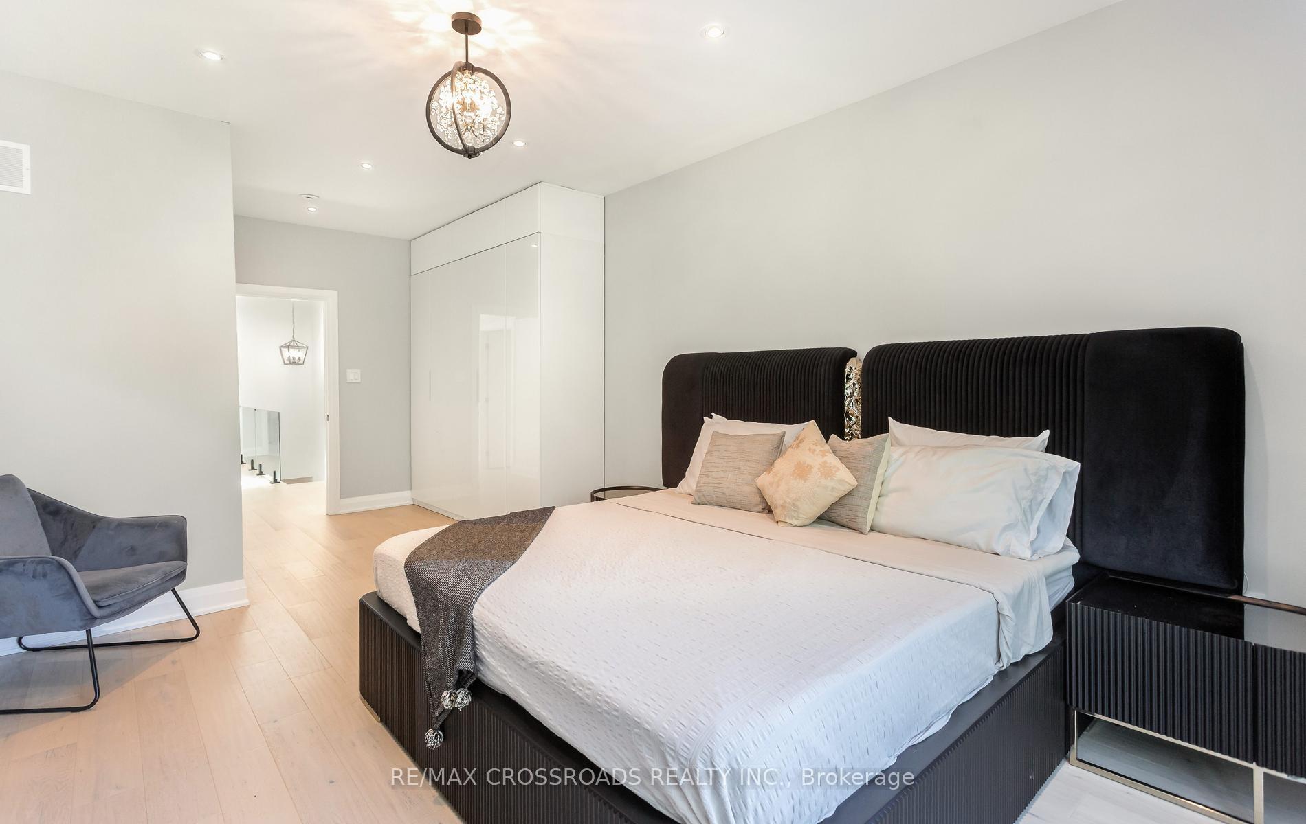 Photo 17 of 10 Hamstead Avenue, Toronto, Woodbine-Lumsden — HOMEH
