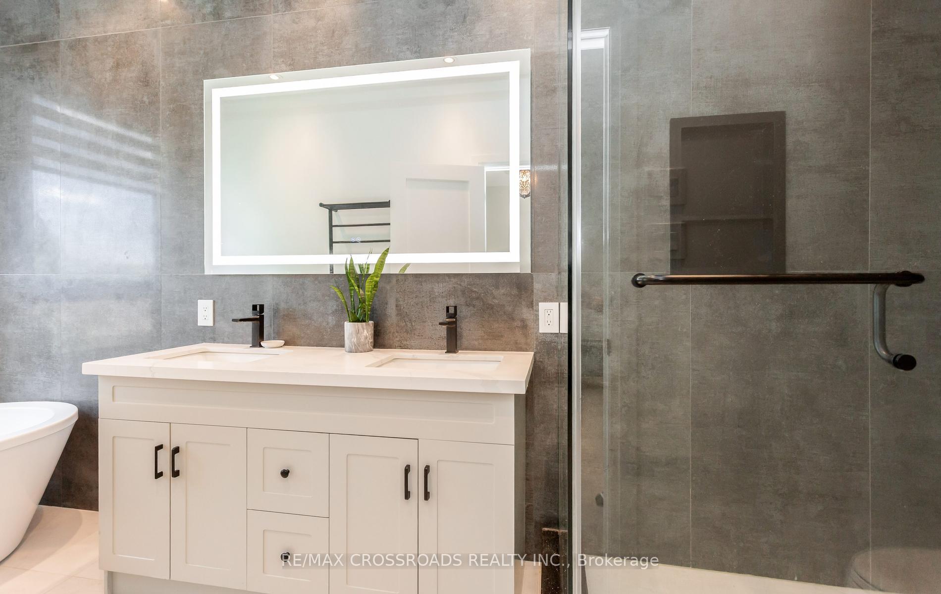 Photo 21 of 10 Hamstead Avenue, Toronto, Woodbine-Lumsden — HOMEH