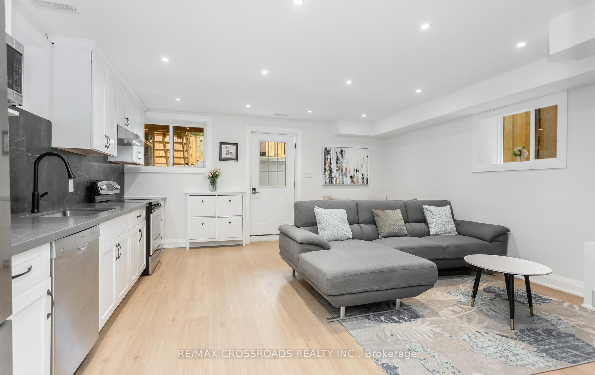 Photo 33 of 10 Hamstead Avenue, Toronto, Woodbine-Lumsden — HOMEH