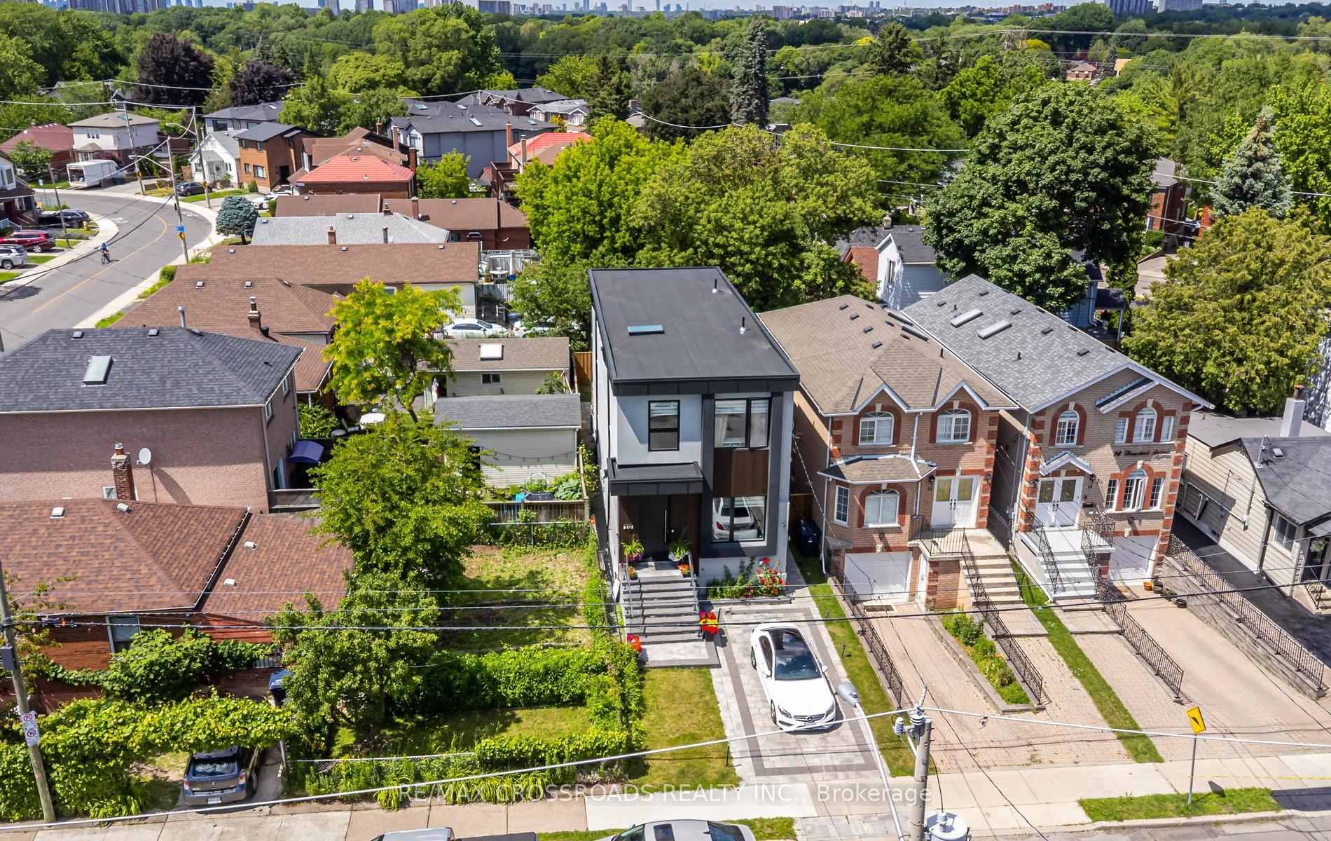 Photo 46 of 10 Hamstead Avenue, Toronto, Woodbine-Lumsden — HOMEH