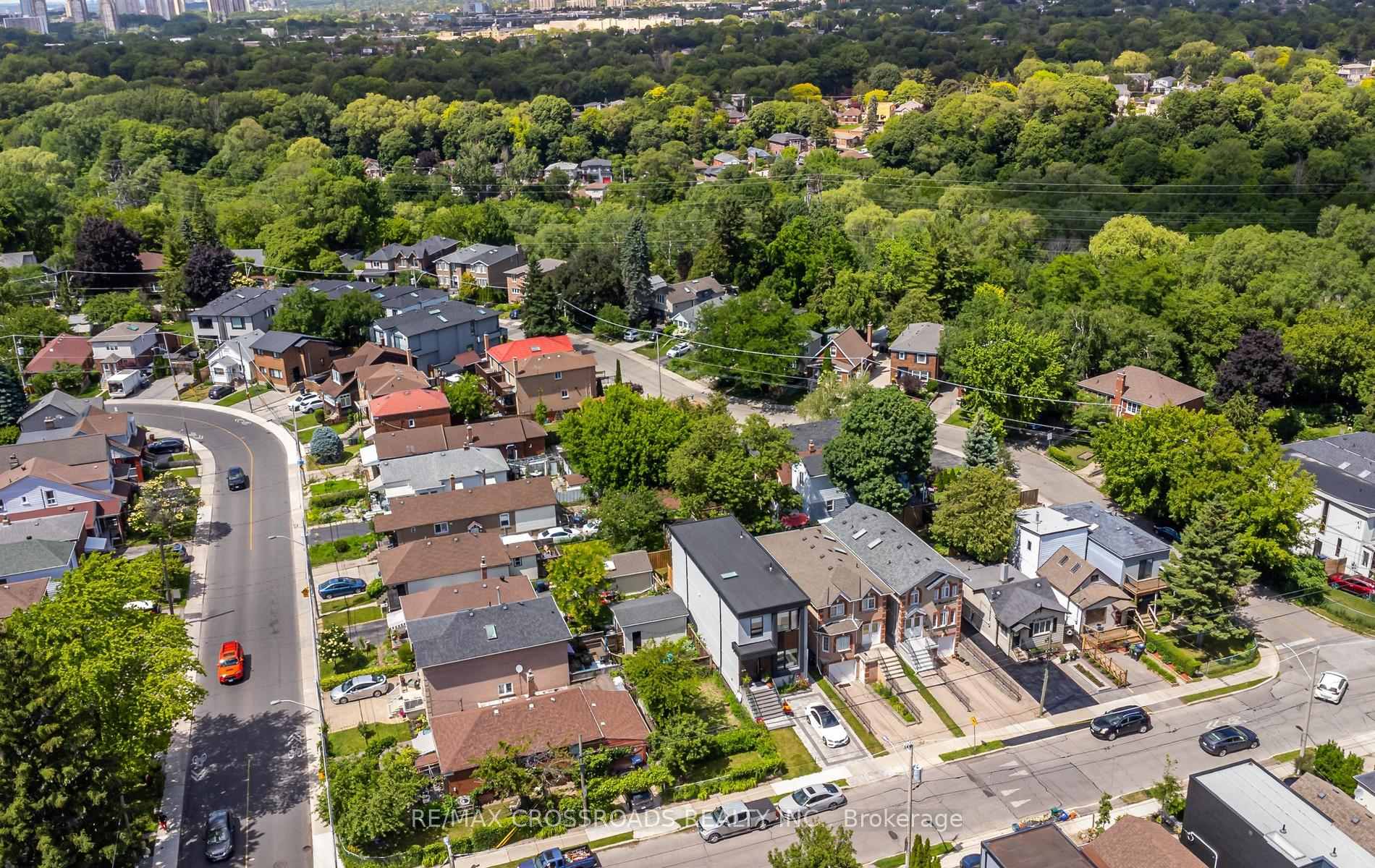 Photo 47 of 10 Hamstead Avenue, Toronto, Woodbine-Lumsden — HOMEH