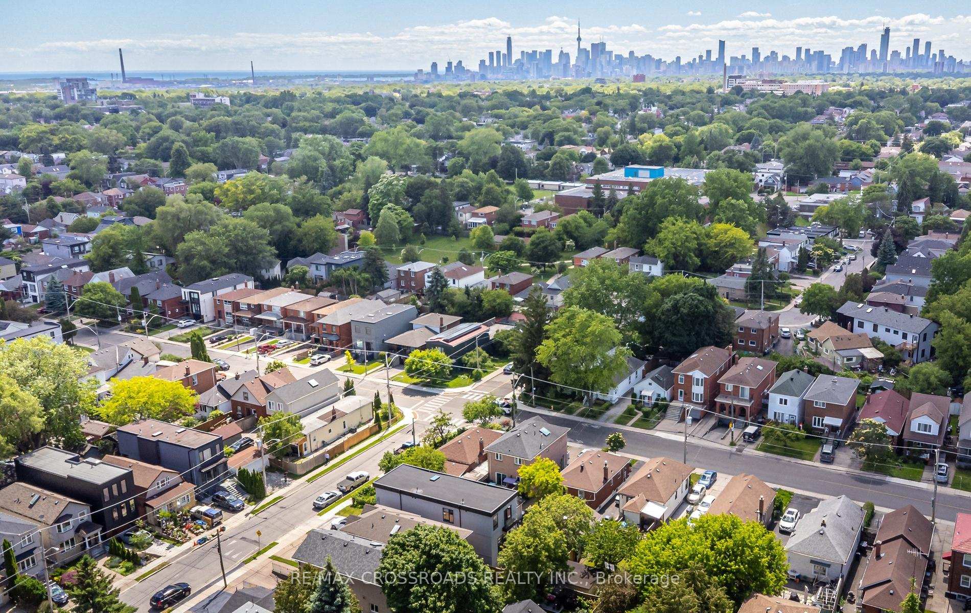 Photo 48 of 10 Hamstead Avenue, Toronto, Woodbine-Lumsden — HOMEH