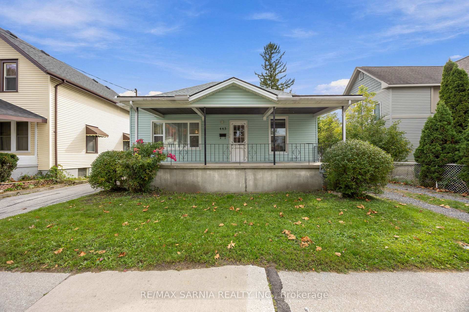 Photo 2 of 445 Wellington Street, Sarnia — HOMEH