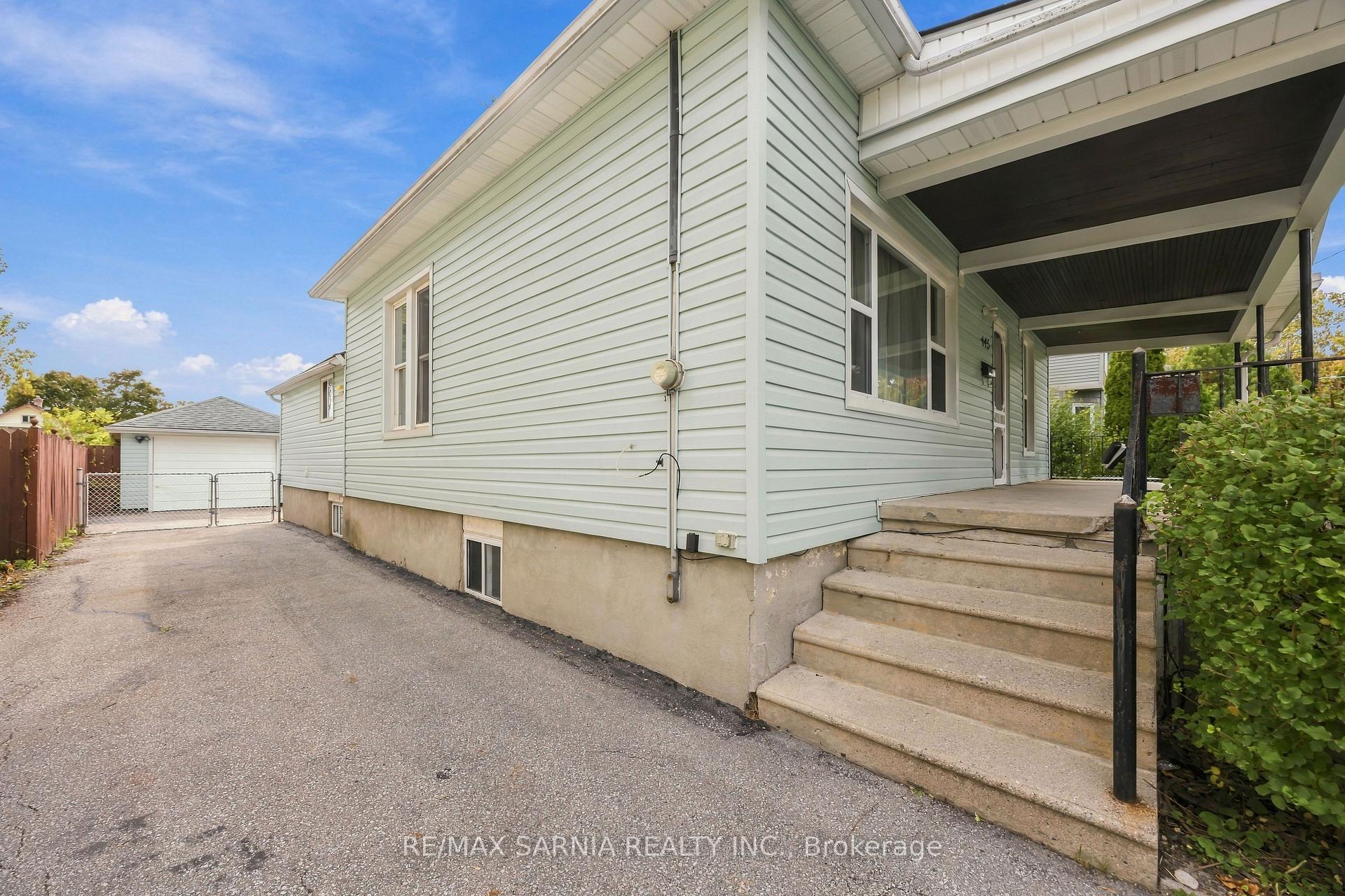 Photo 3 of 445 Wellington Street, Sarnia — HOMEH