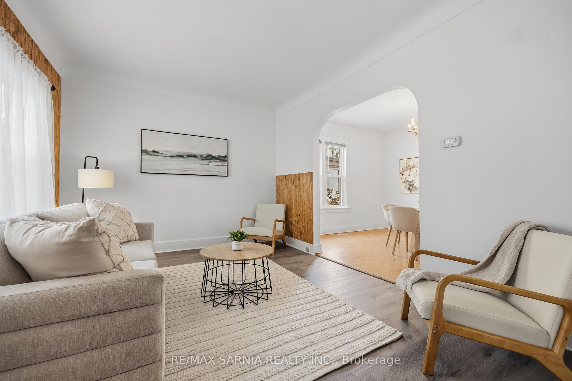 Photo 6 of 445 Wellington Street, Sarnia — HOMEH