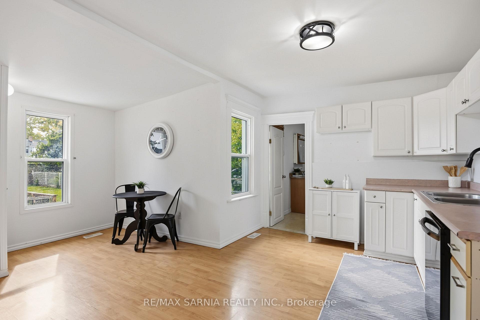 Photo 12 of 445 Wellington Street, Sarnia — HOMEH
