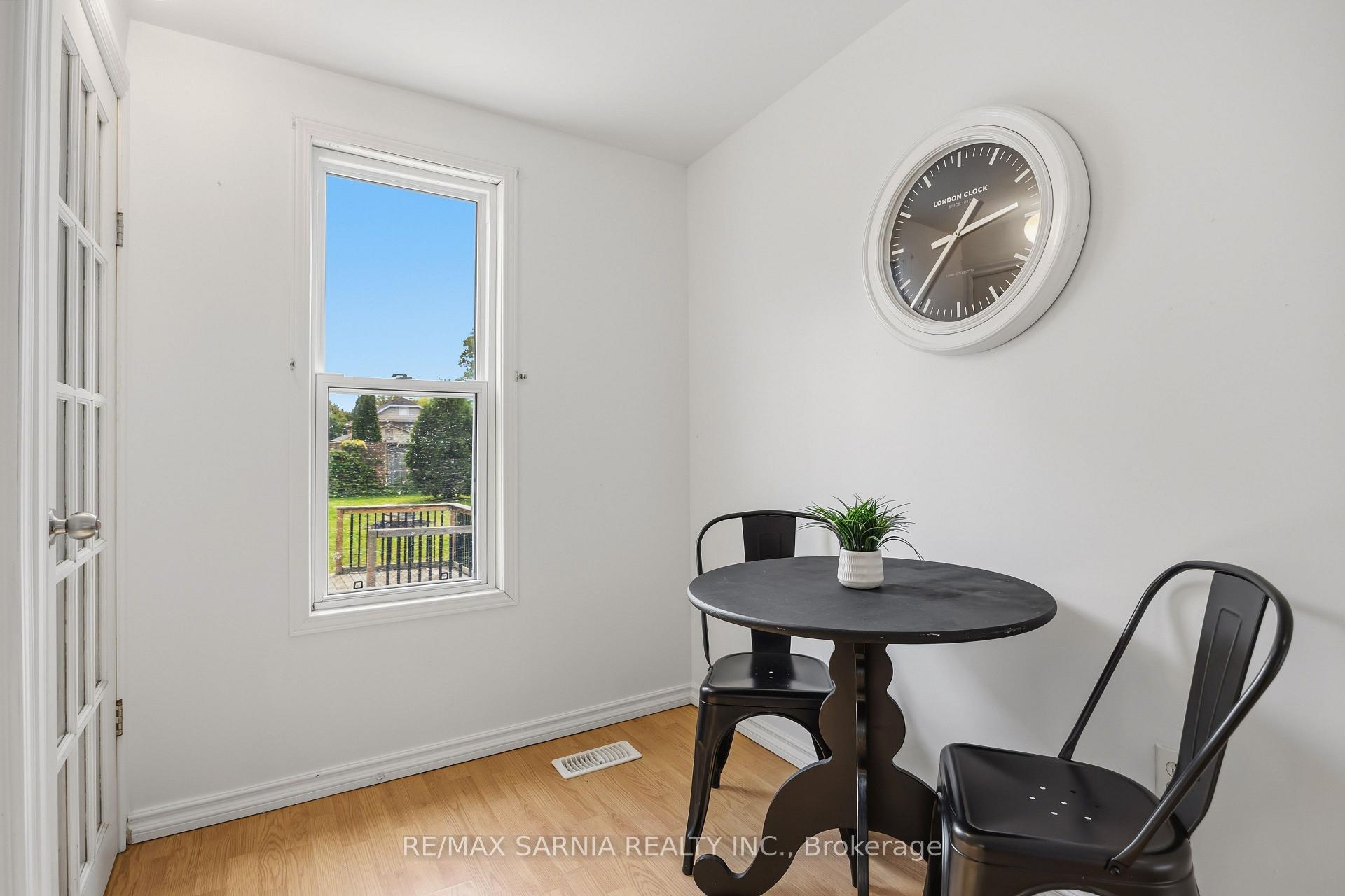 Photo 13 of 445 Wellington Street, Sarnia — HOMEH