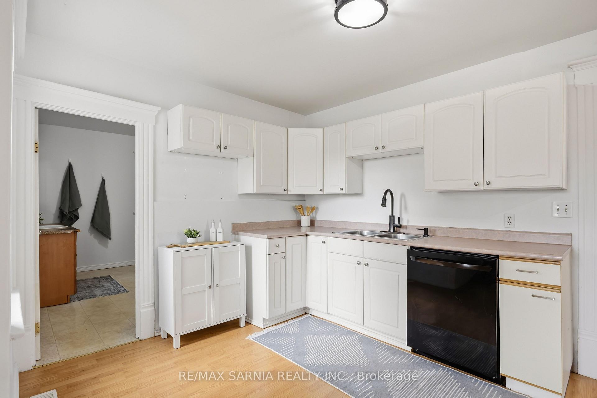 Photo 14 of 445 Wellington Street, Sarnia — HOMEH