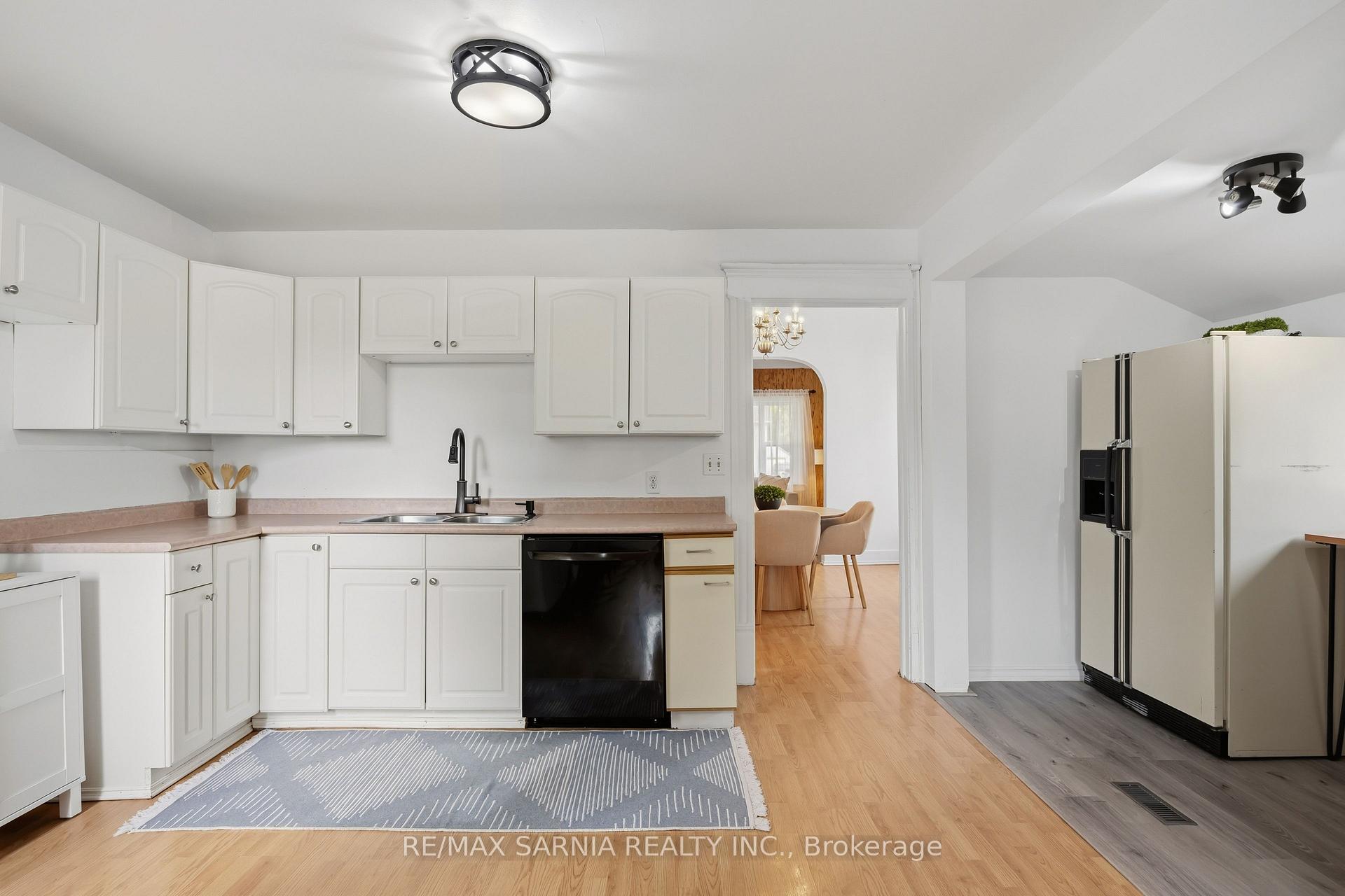 Photo 15 of 445 Wellington Street, Sarnia — HOMEH