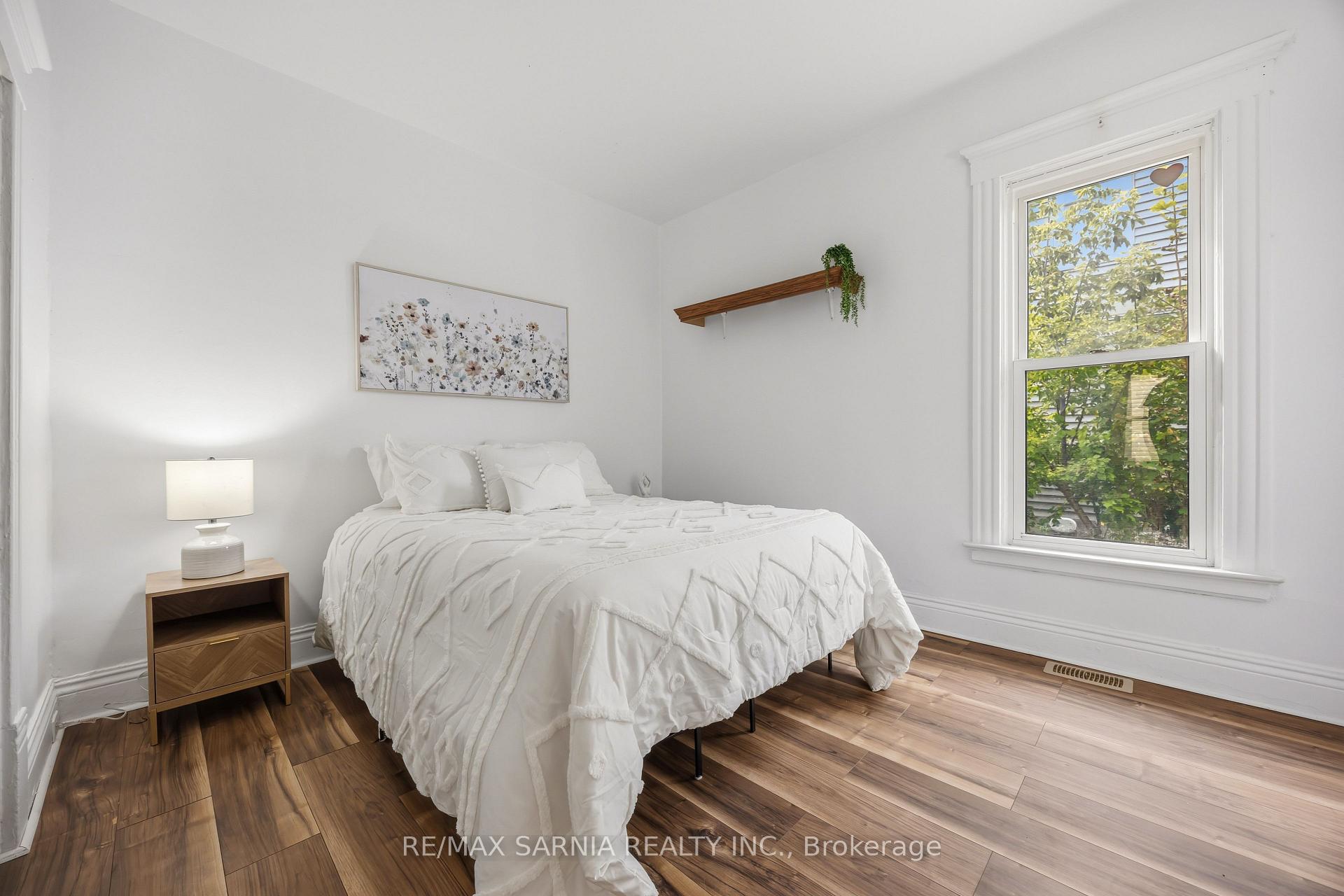 Photo 20 of 445 Wellington Street, Sarnia — HOMEH