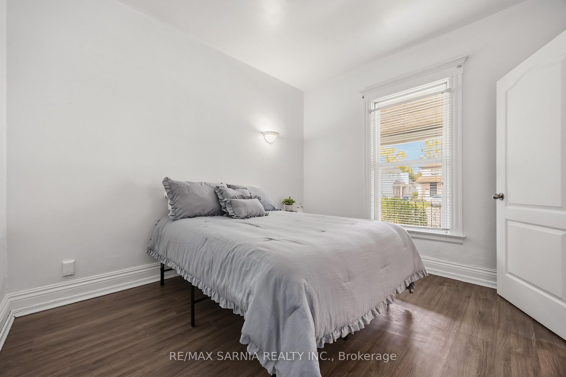 Photo 24 of 445 Wellington Street, Sarnia — HOMEH