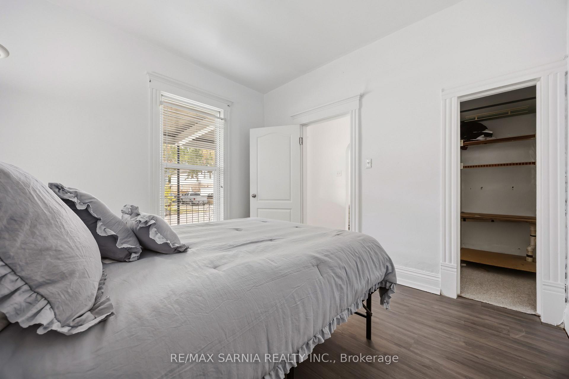 Photo 25 of 445 Wellington Street, Sarnia — HOMEH