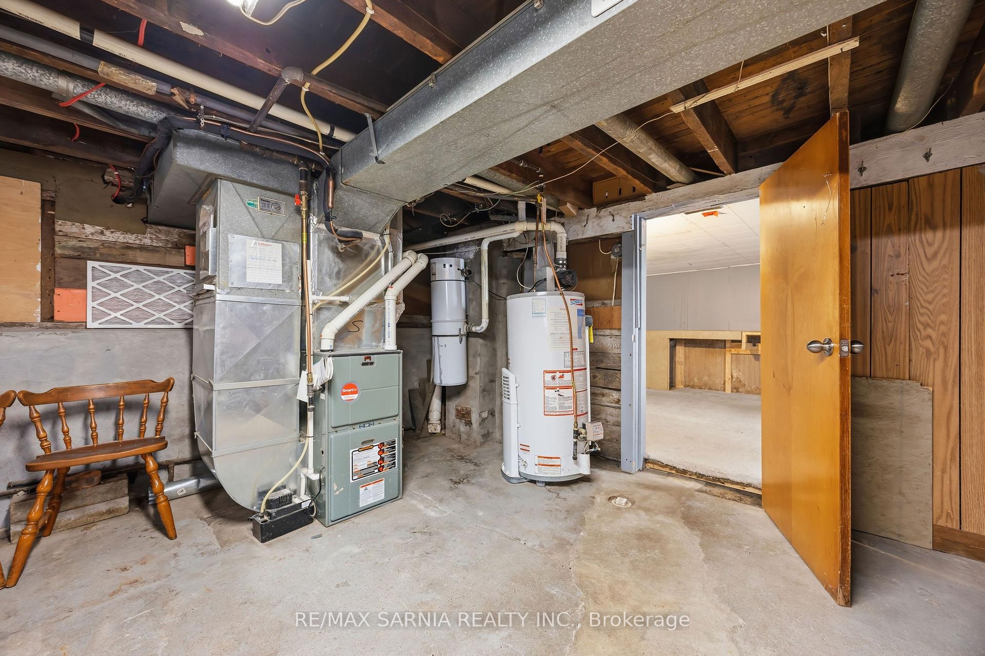 Photo 28 of 445 Wellington Street, Sarnia — HOMEH