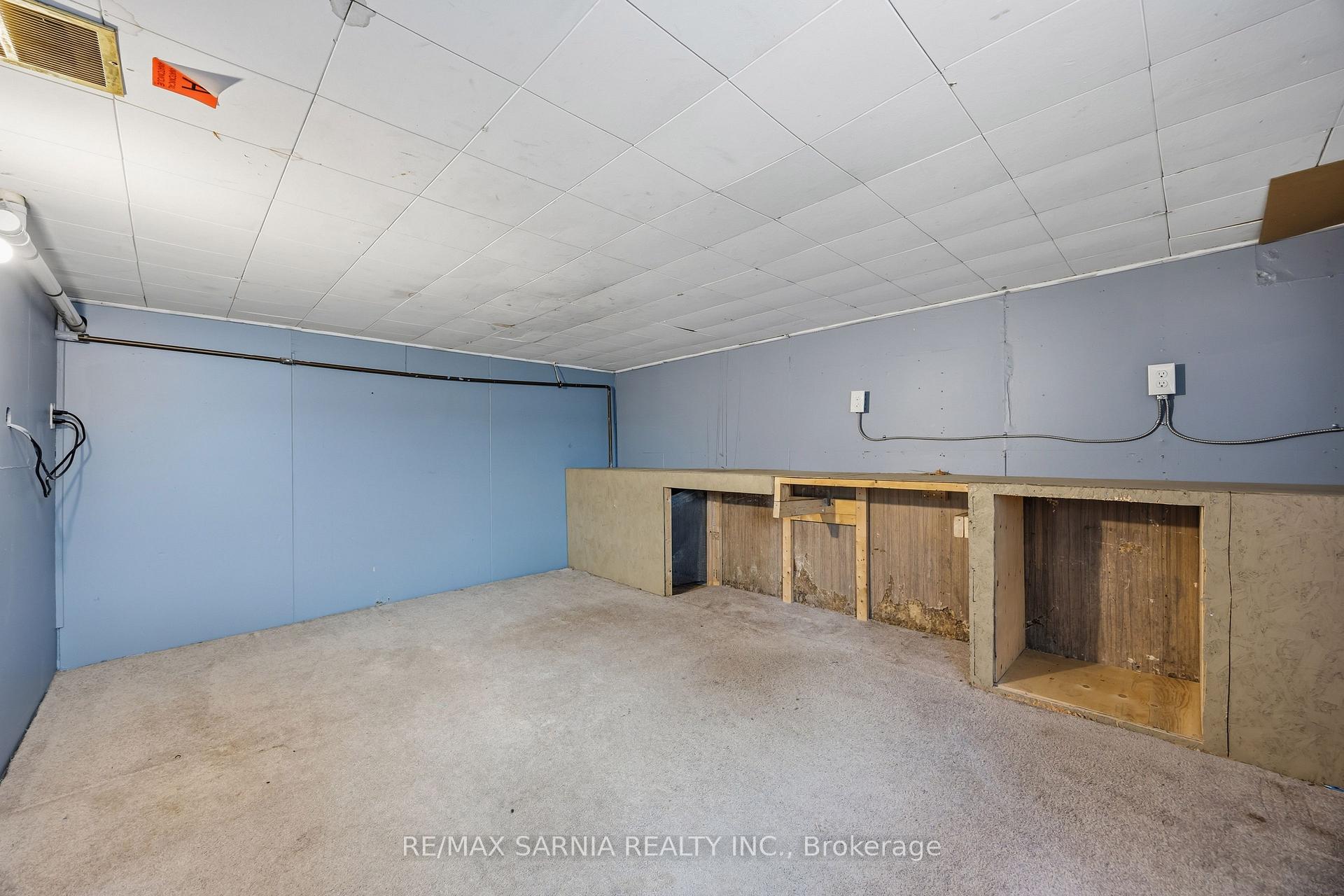 Photo 29 of 445 Wellington Street, Sarnia — HOMEH
