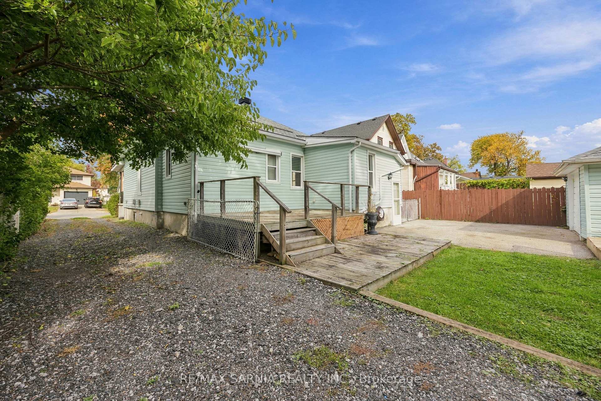 Photo 32 of 445 Wellington Street, Sarnia — HOMEH