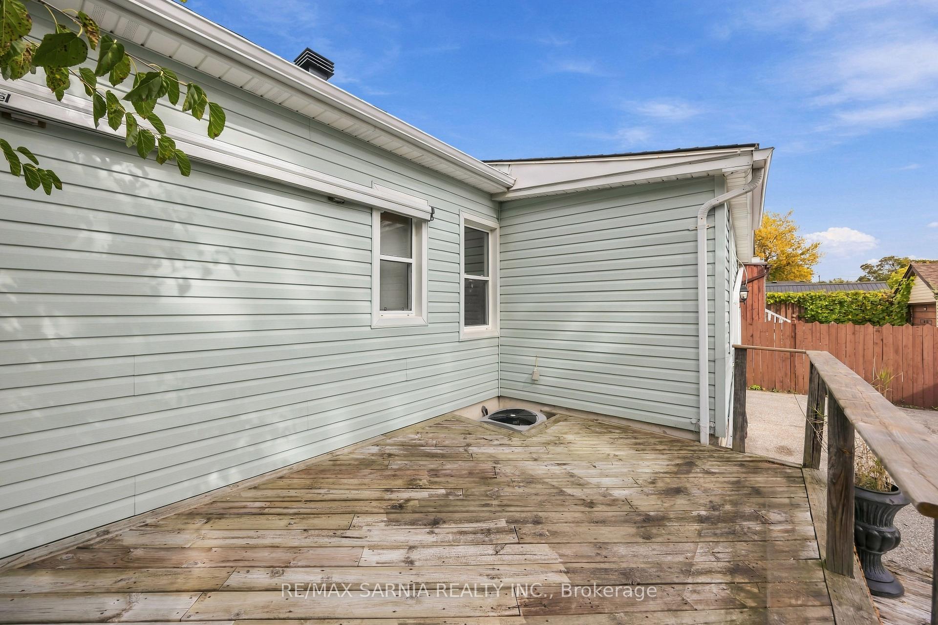 Photo 33 of 445 Wellington Street, Sarnia — HOMEH