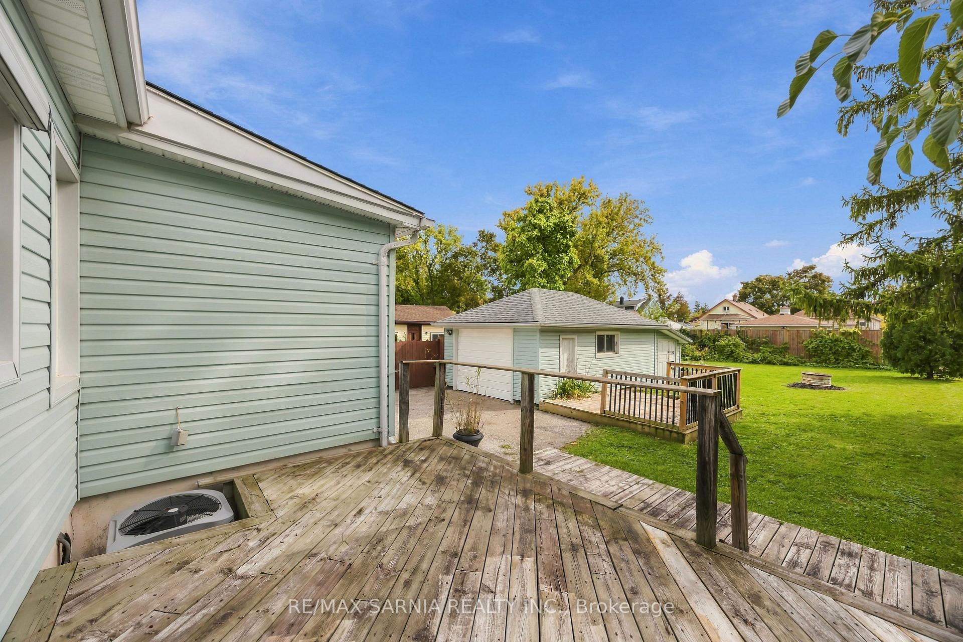 Photo 34 of 445 Wellington Street, Sarnia — HOMEH
