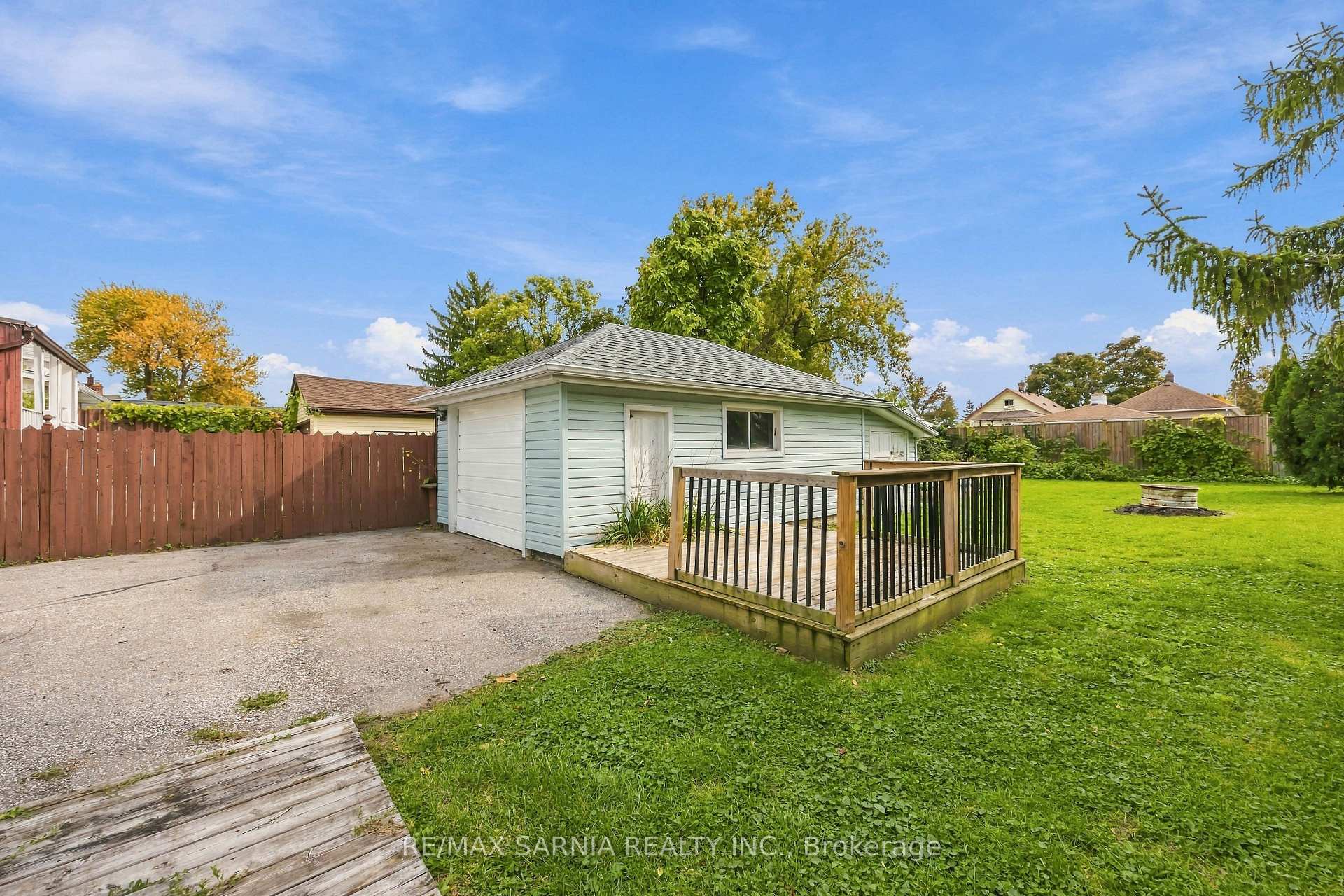 Photo 35 of 445 Wellington Street, Sarnia — HOMEH