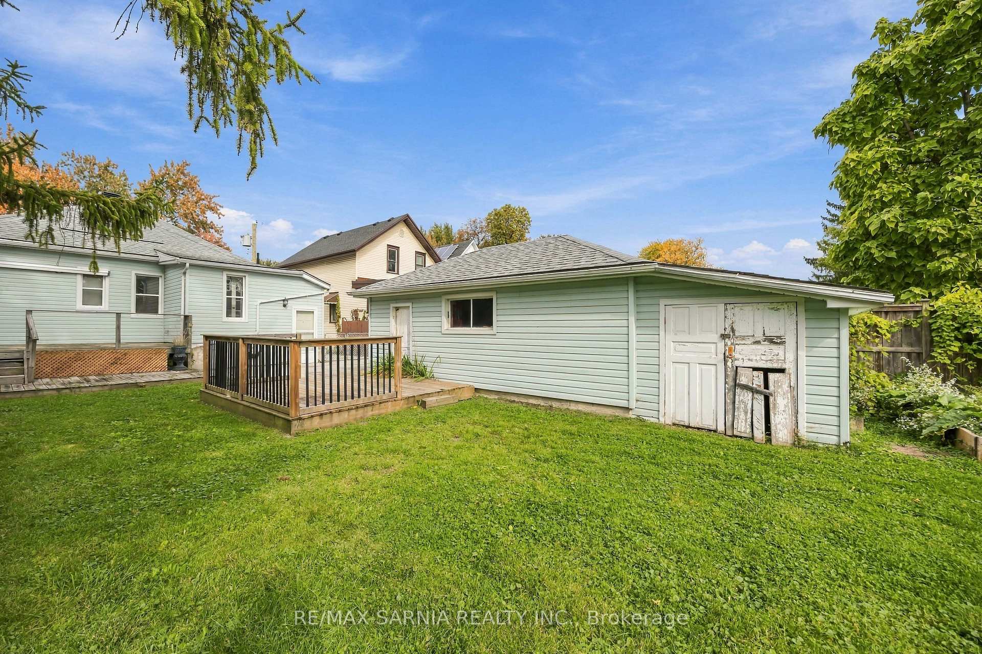 Photo 36 of 445 Wellington Street, Sarnia — HOMEH