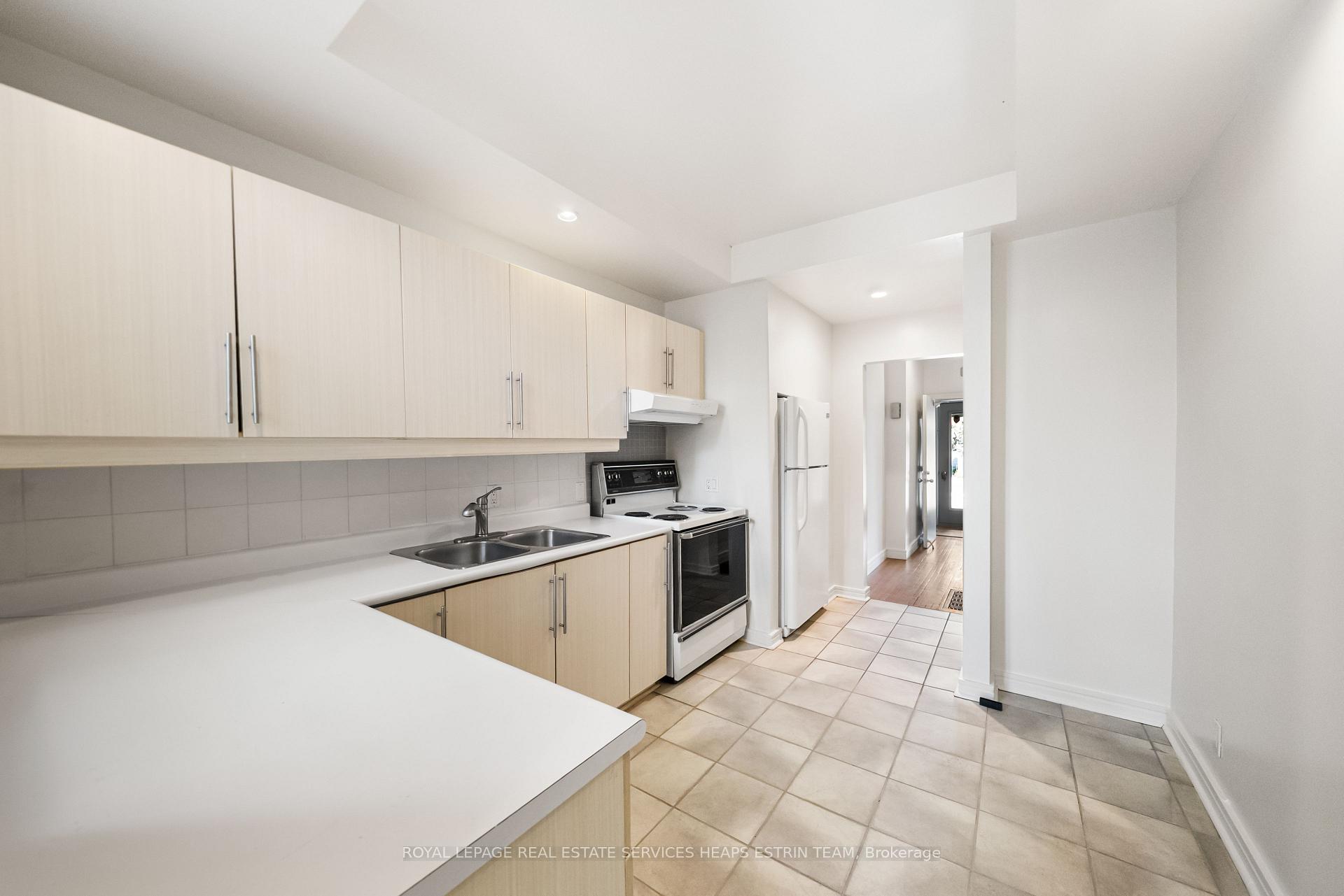 Photo 9 of 300 Woodbine Avenue, Toronto, The Beaches — HOMEH