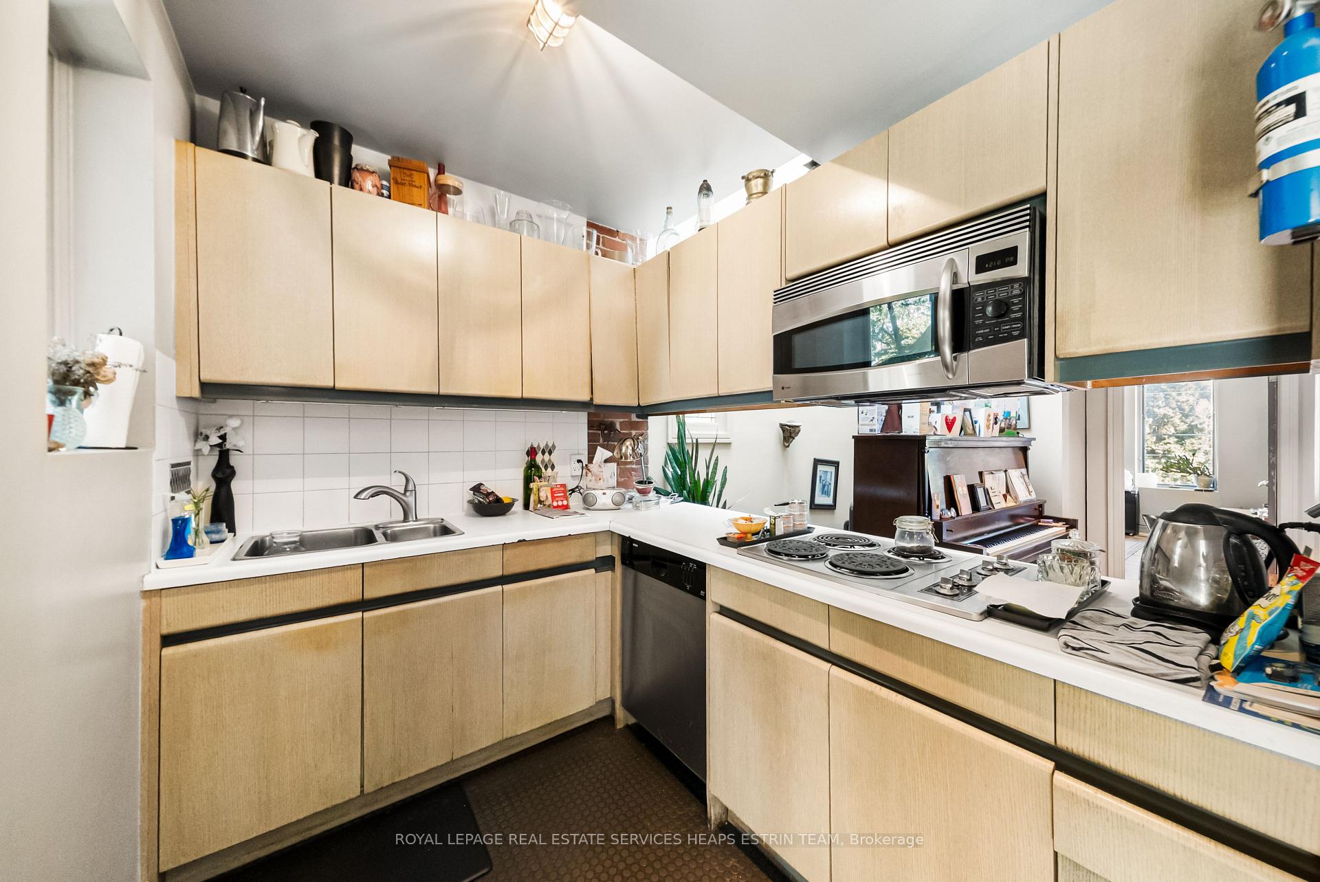 Photo 14 of 300 Woodbine Avenue, Toronto, The Beaches — HOMEH