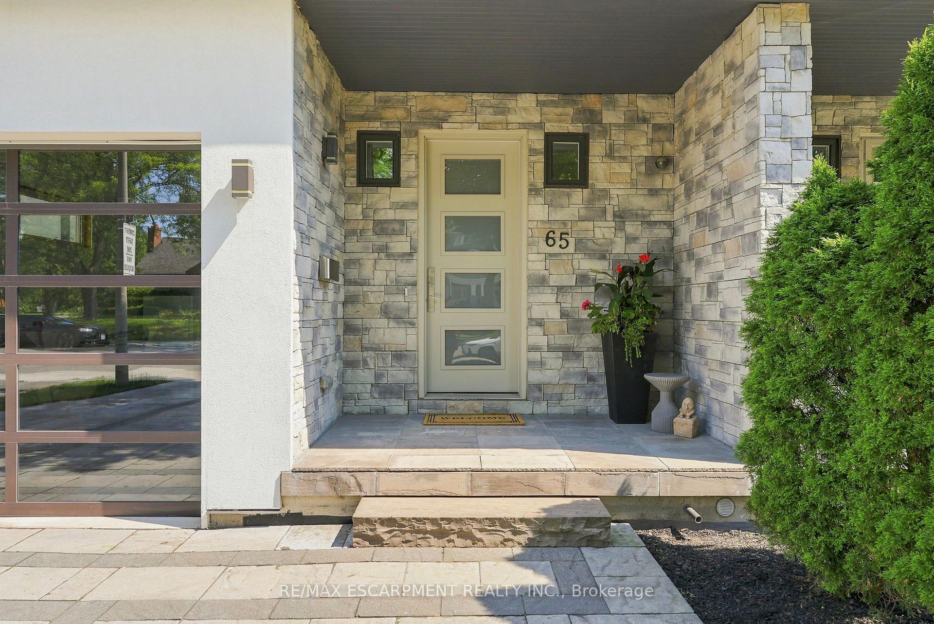 Photo 3 of 65 Forest Avenue, Mississauga, Port Credit — HOMEH